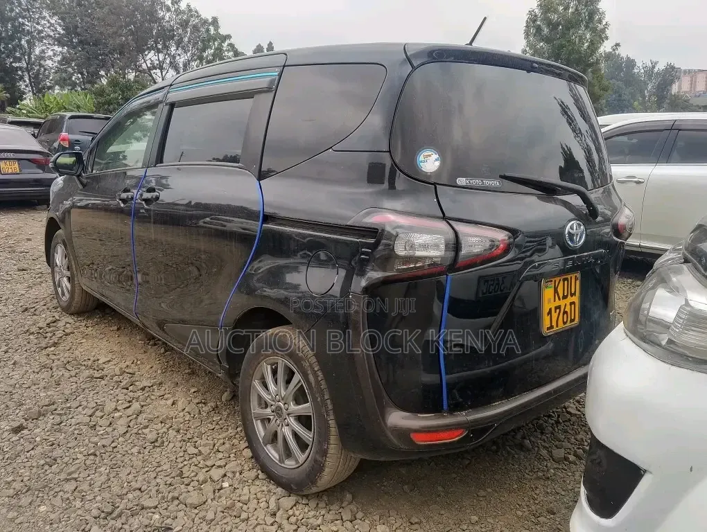 Toyota Sienta 2018 Black