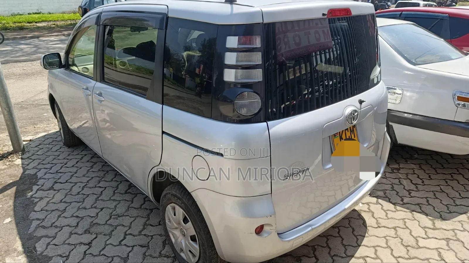 Toyota Sienta 2011 Gray