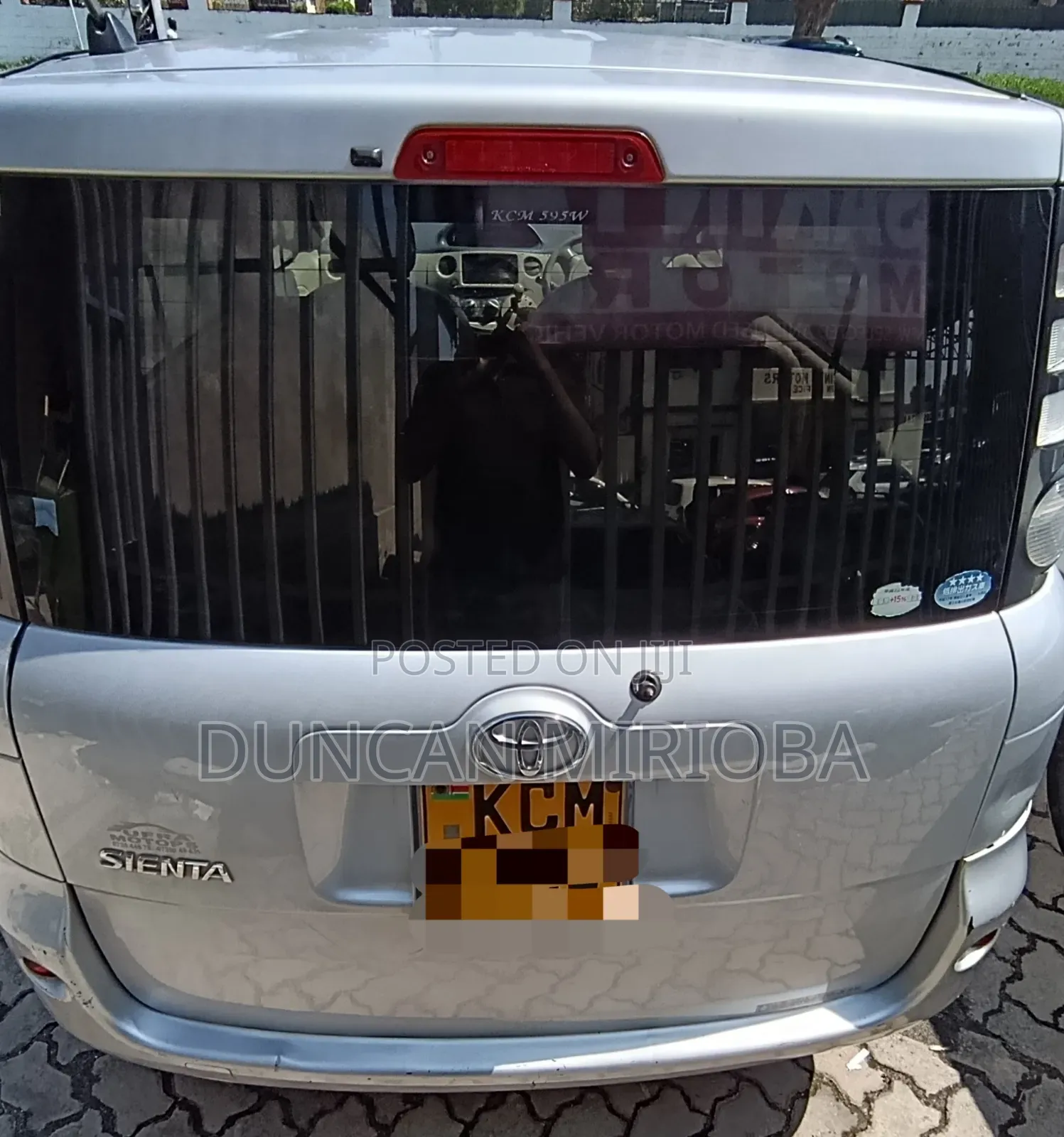 Toyota Sienta 2011 Gray