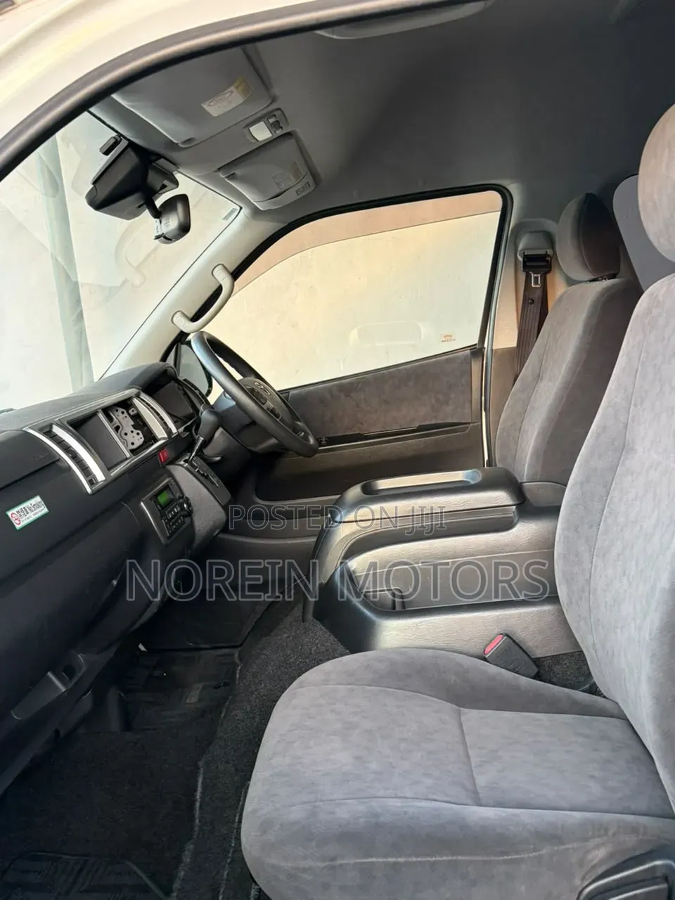 Toyota HiAce 2019 White