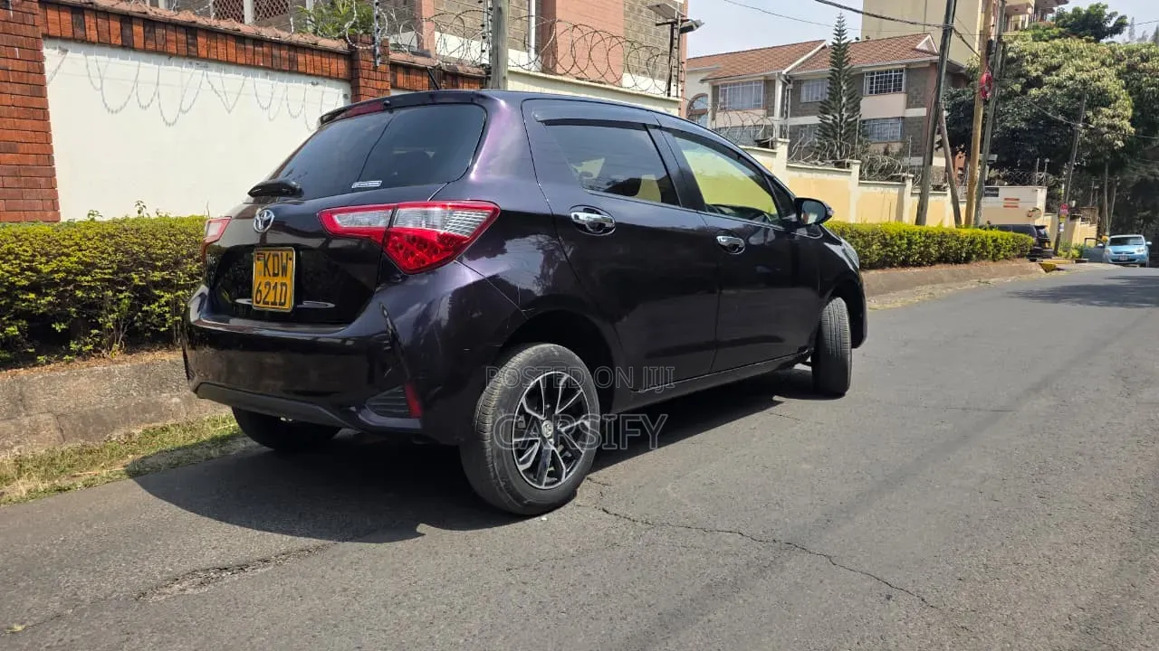 Toyota Vitz 2018 Burgundy