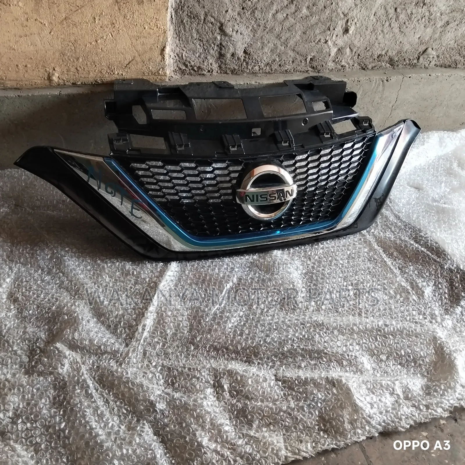 Nissan Note Grille Hybrid, Model 2015. Ex Japan