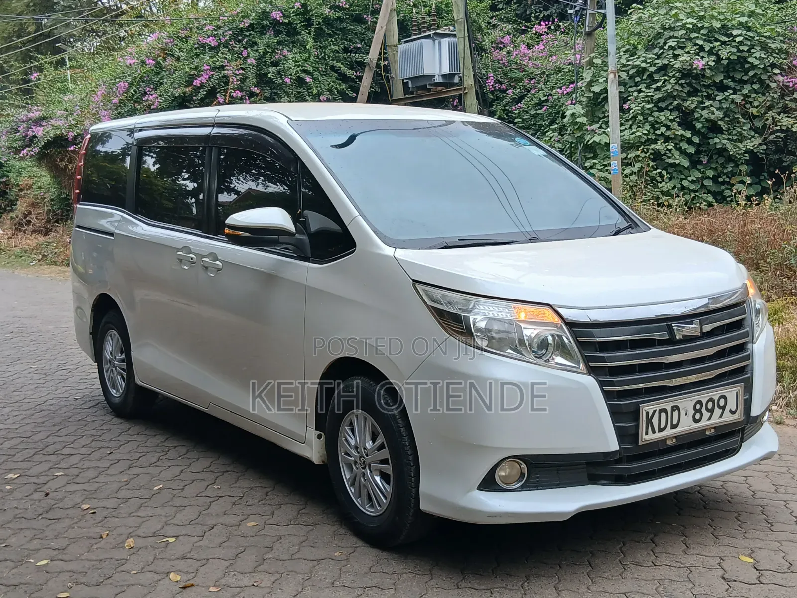 Toyota Noah 2015 White