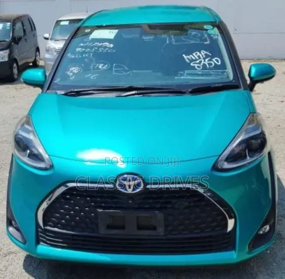 Toyota Sienta 2020 Green