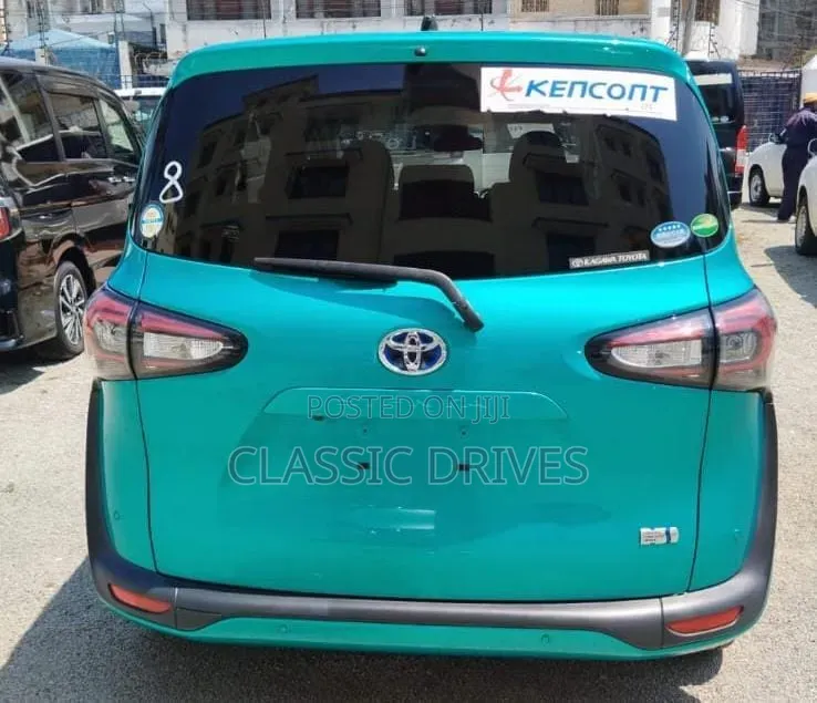 Toyota Sienta 2020 Green