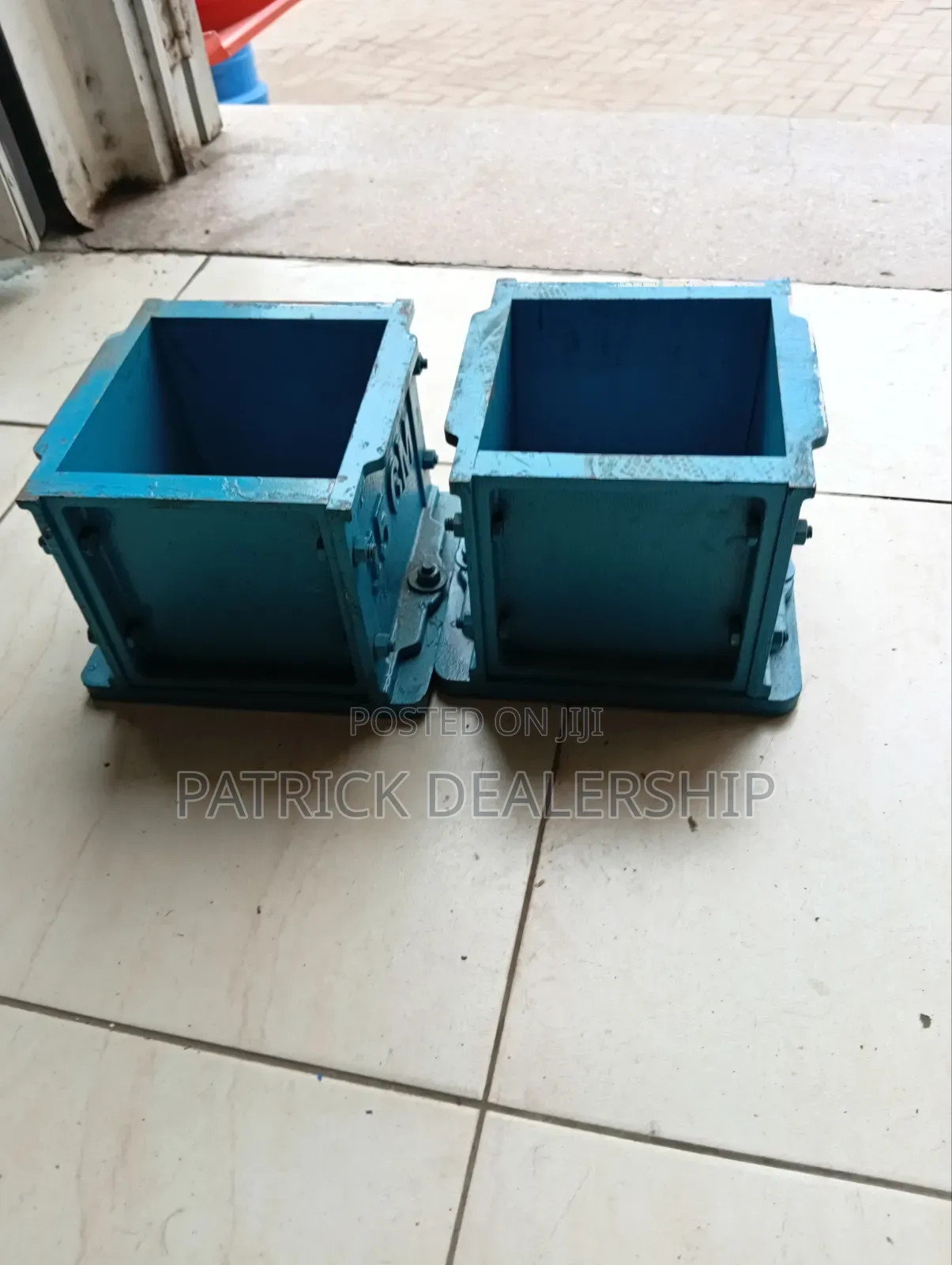 Quality Cast Iron Cube Moulds