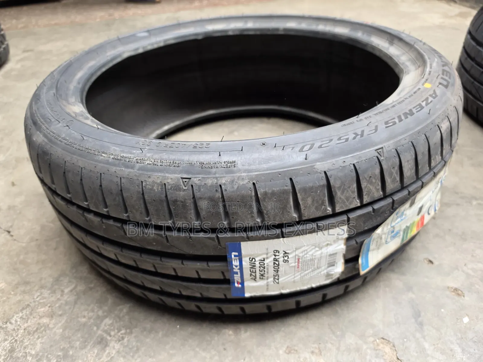225 /40 R19 FALKEN TIRES (Japan)