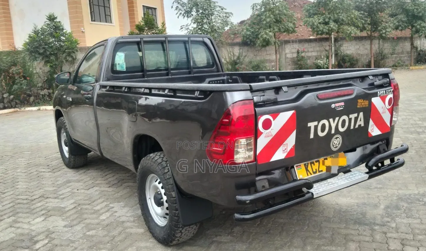 Toyota Hilux 2020 Gray
