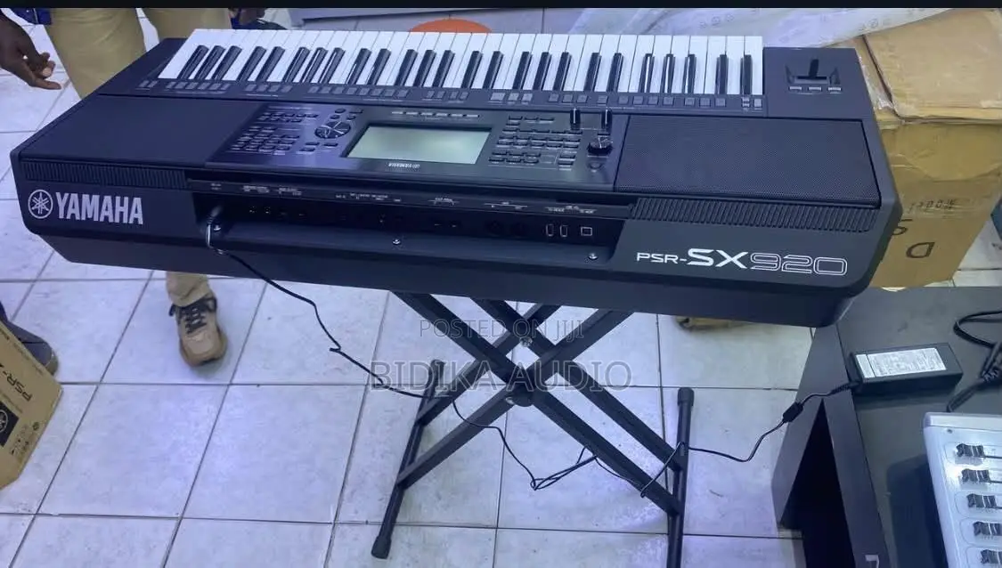 Yamaha PSR-SX920 61-Key Flagship Professional Arranger Workstation