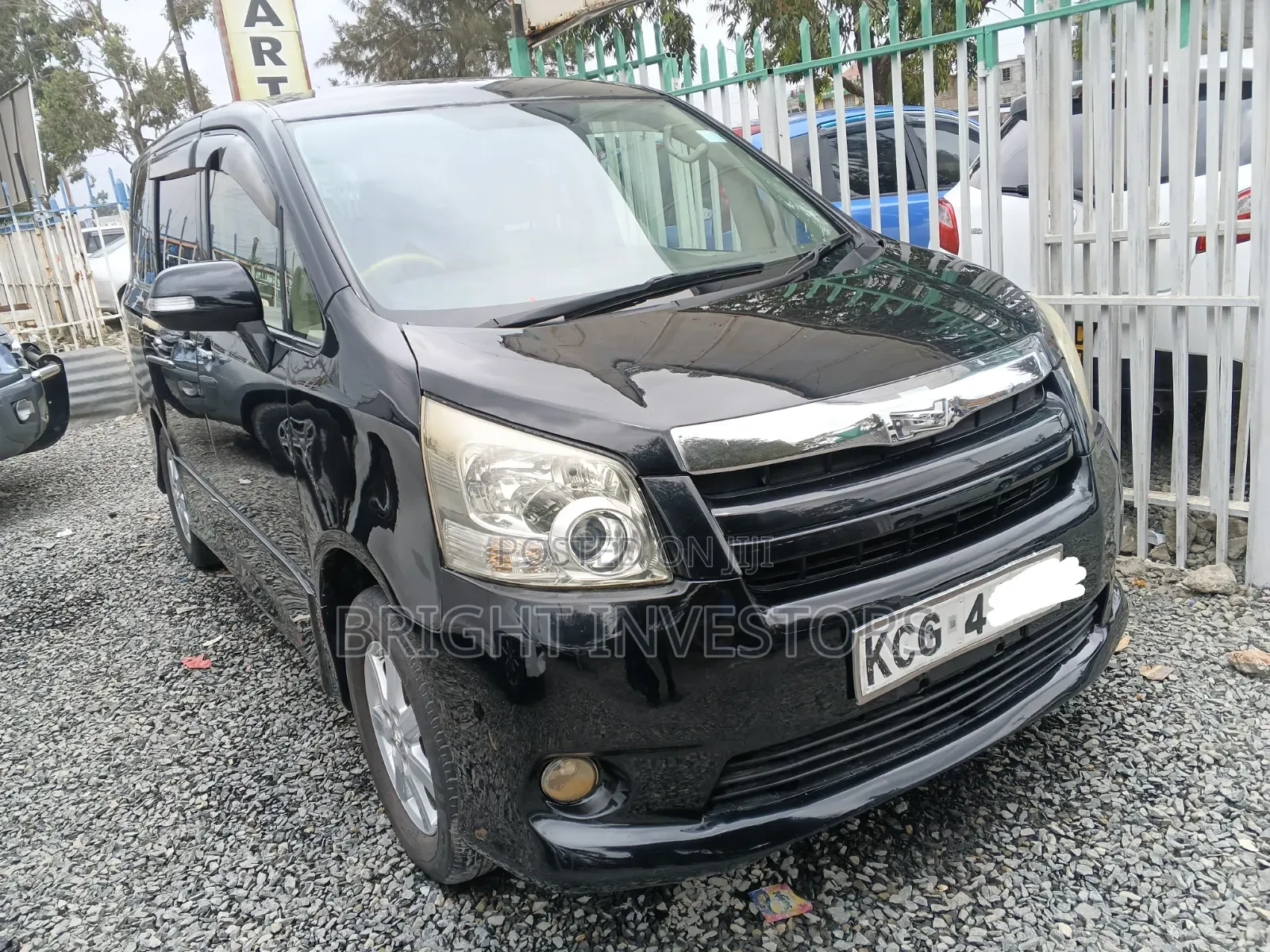 Toyota Noah 2013 Black