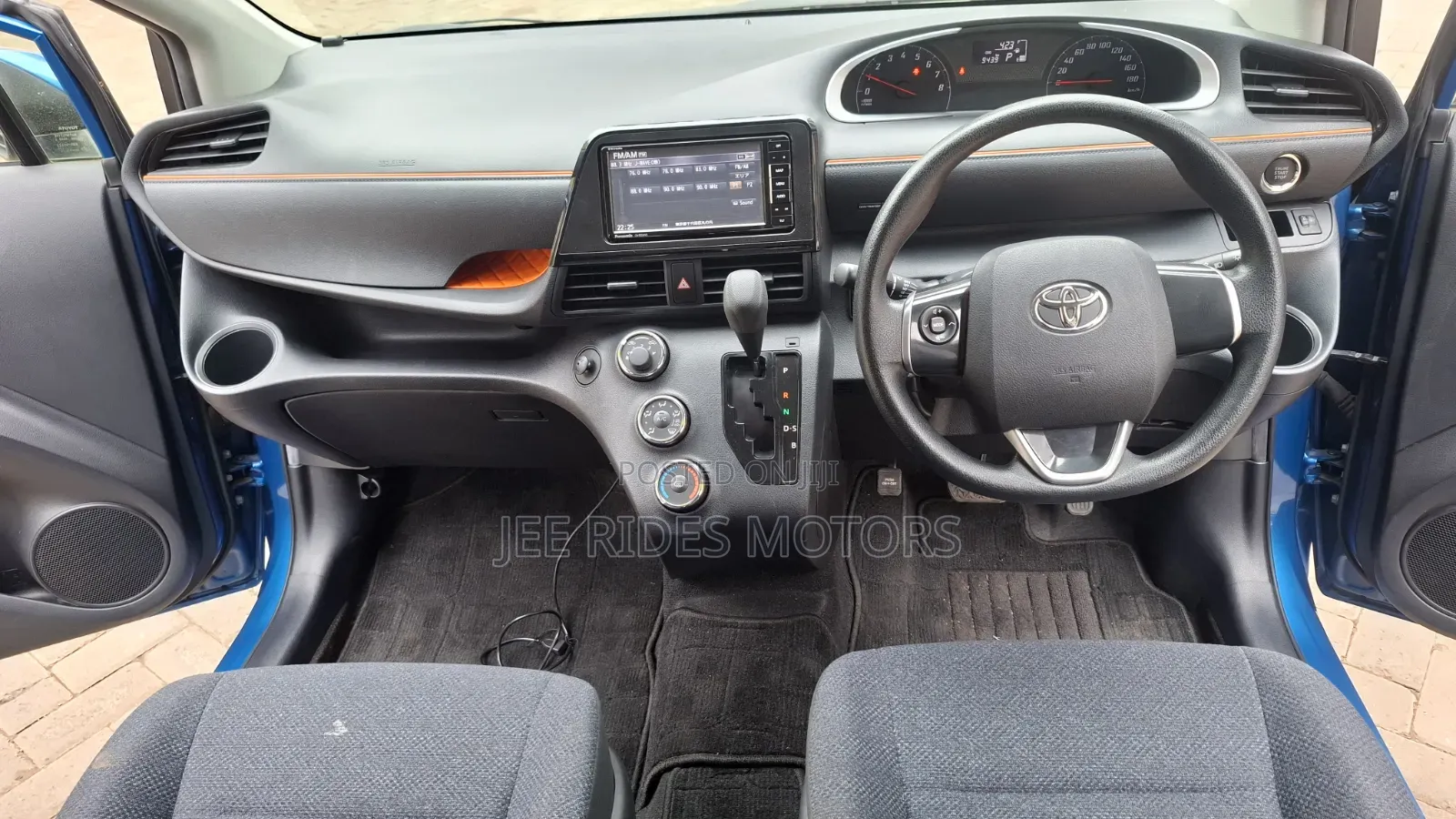 Toyota Sienta 2018 Blue