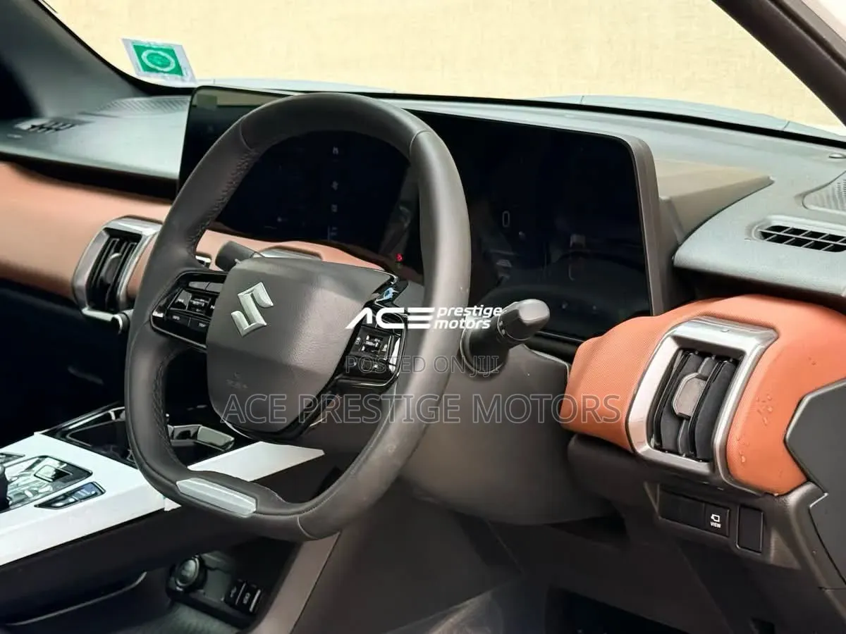 Suzuki Vitara 2025 White