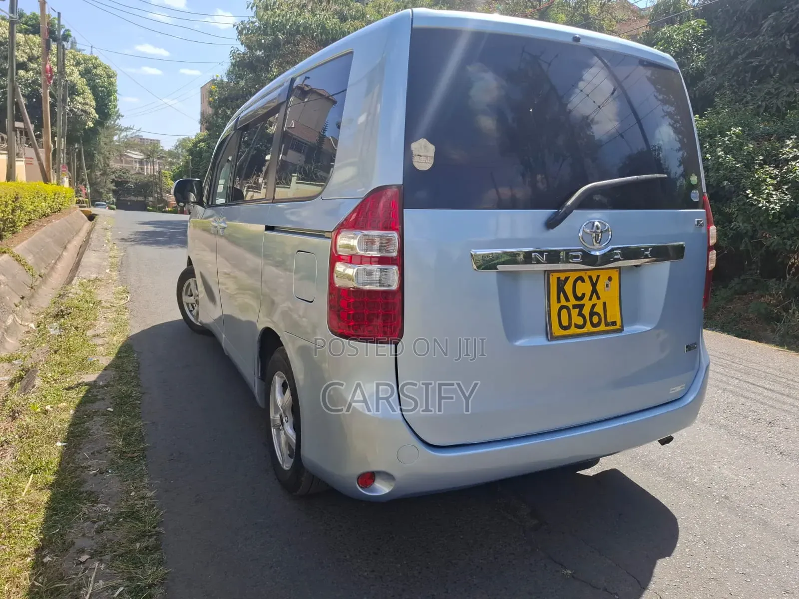 Toyota Noah 2012 Blue
