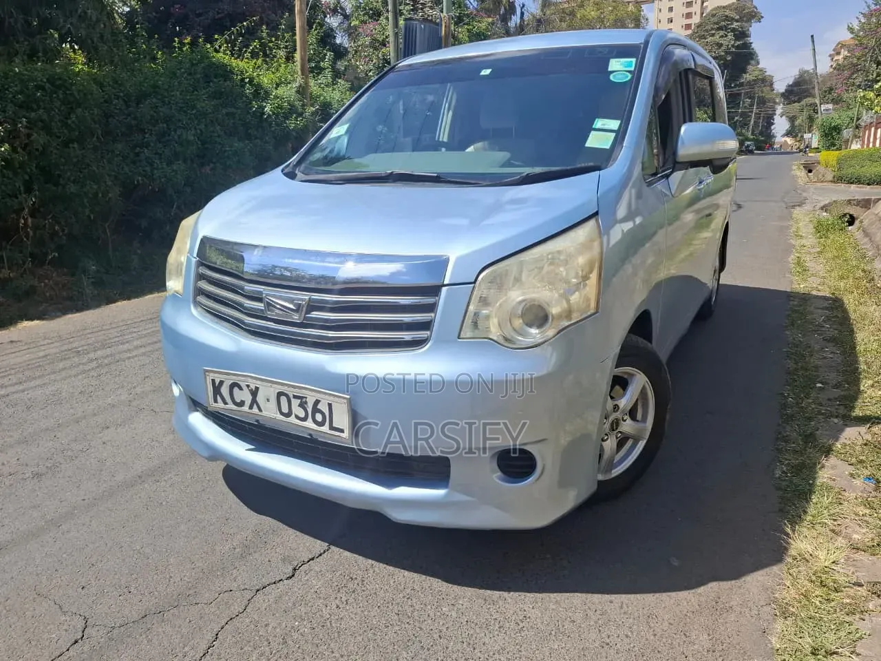 Toyota Noah 2012 Blue