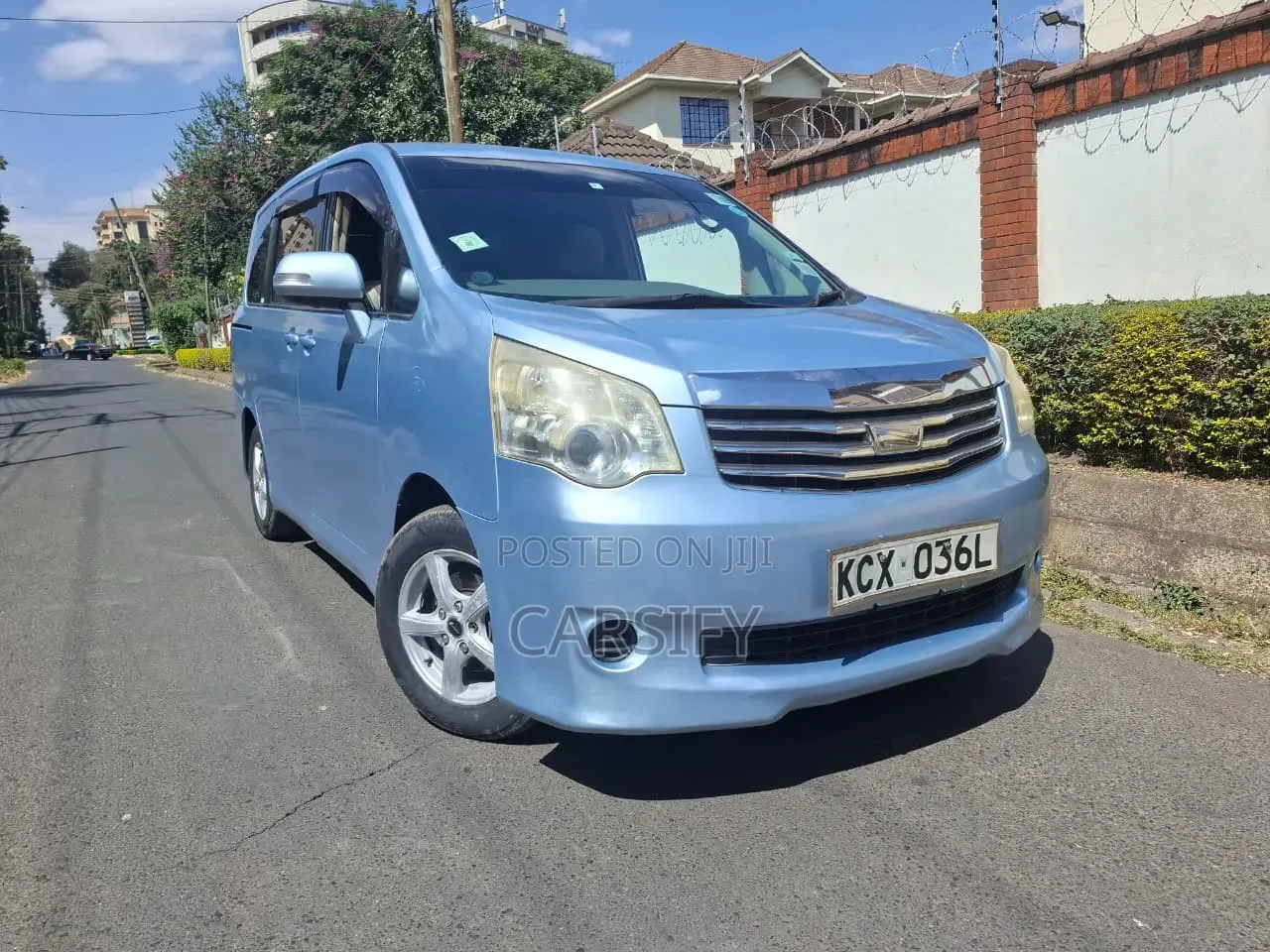 Toyota Noah 2012 Blue