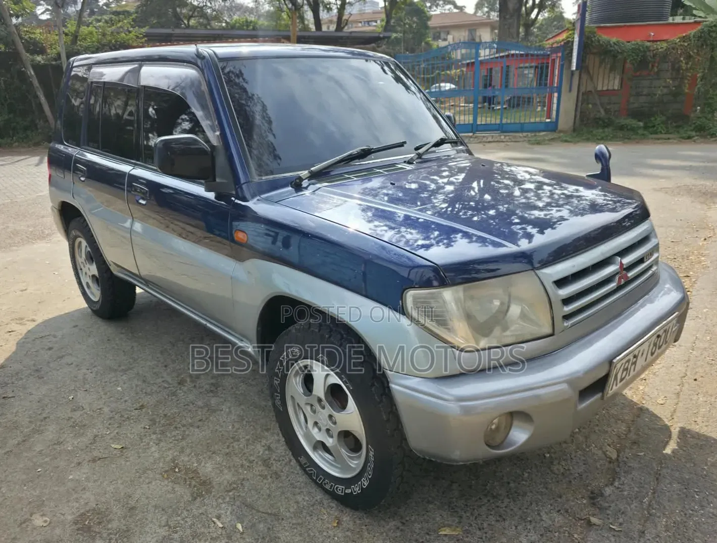 Mitsubishi Pajero IO 2002 Blue