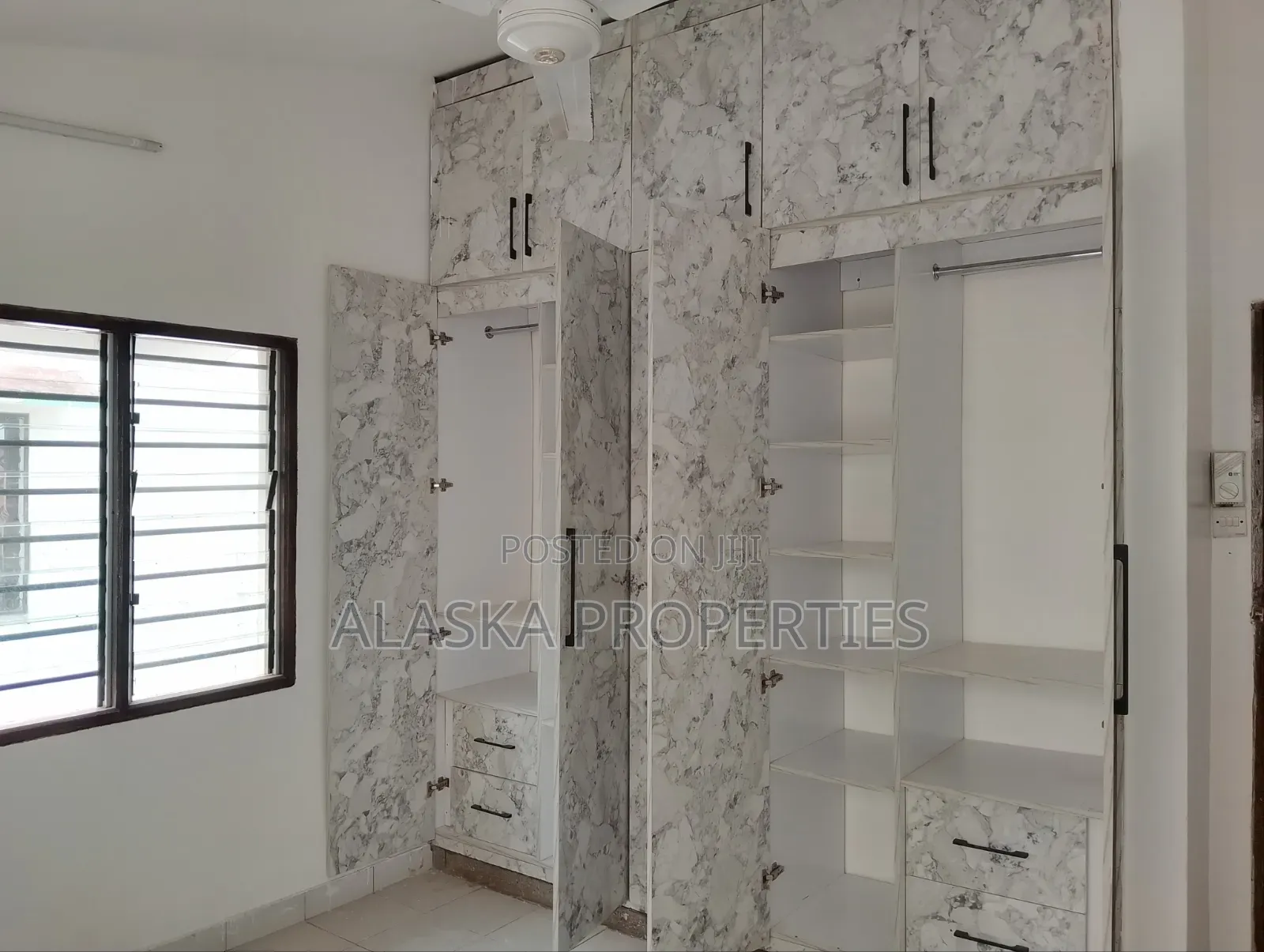 4bdrm Mansion in Beach Road, Nyali Mkomani for rent