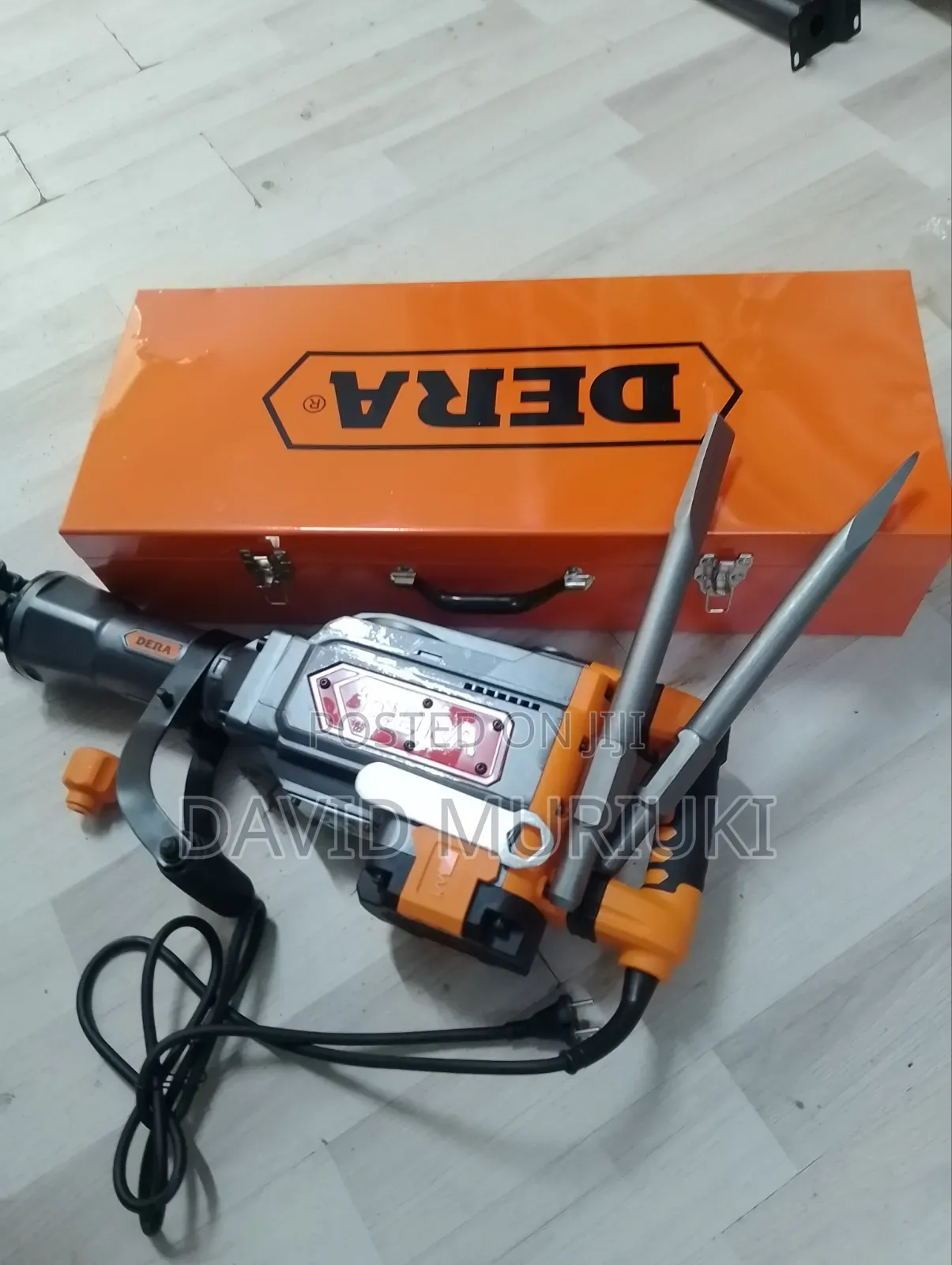 Dera 1800W Concrete Breaker Demolition Hammer.