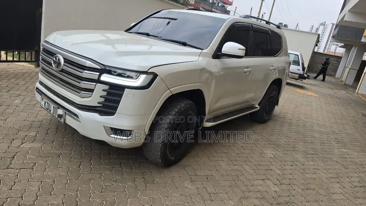 Toyota Land Cruiser 2008 White