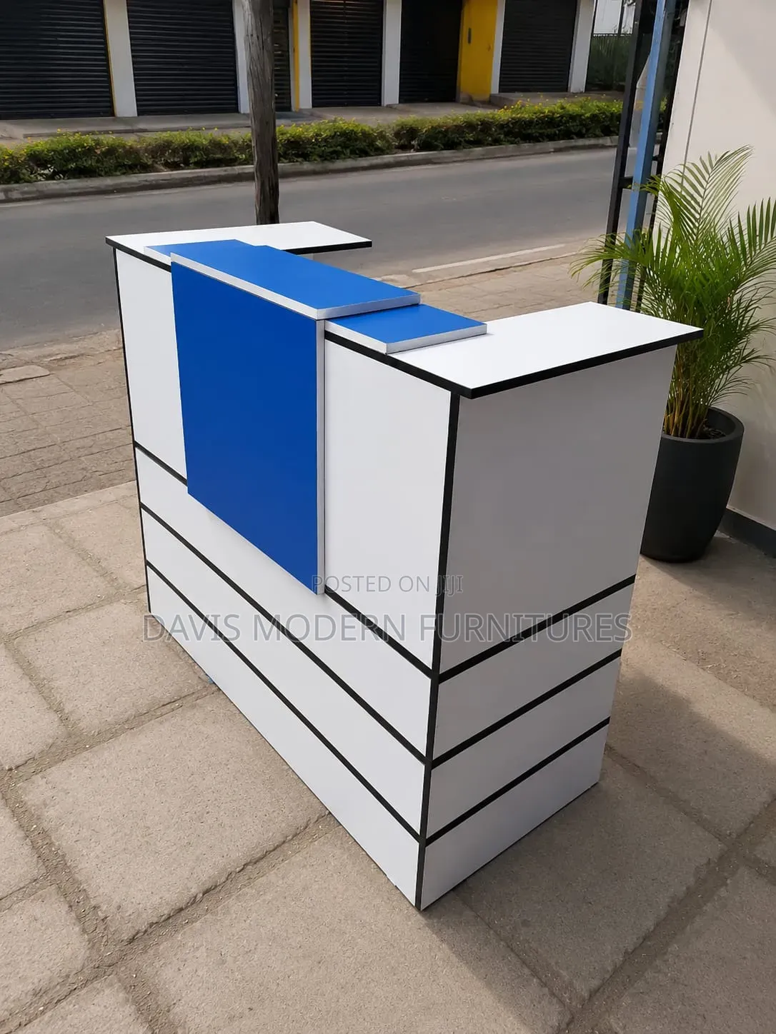 Modern L -Shaped Reception Counter