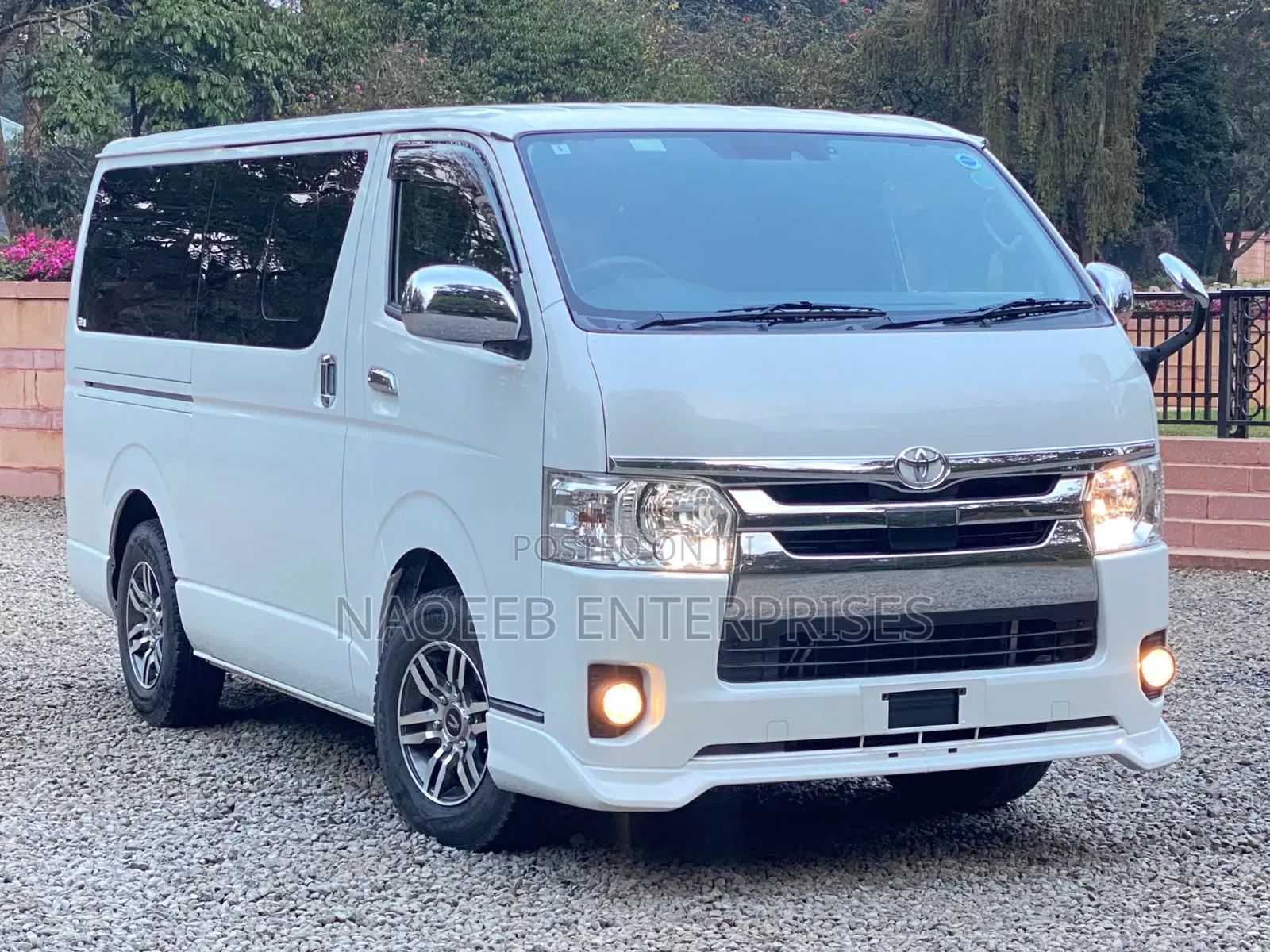 Toyota HiAce 2019 White