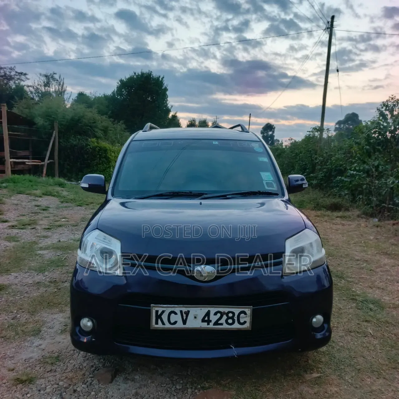 Toyota Sienta 2013 Maroon