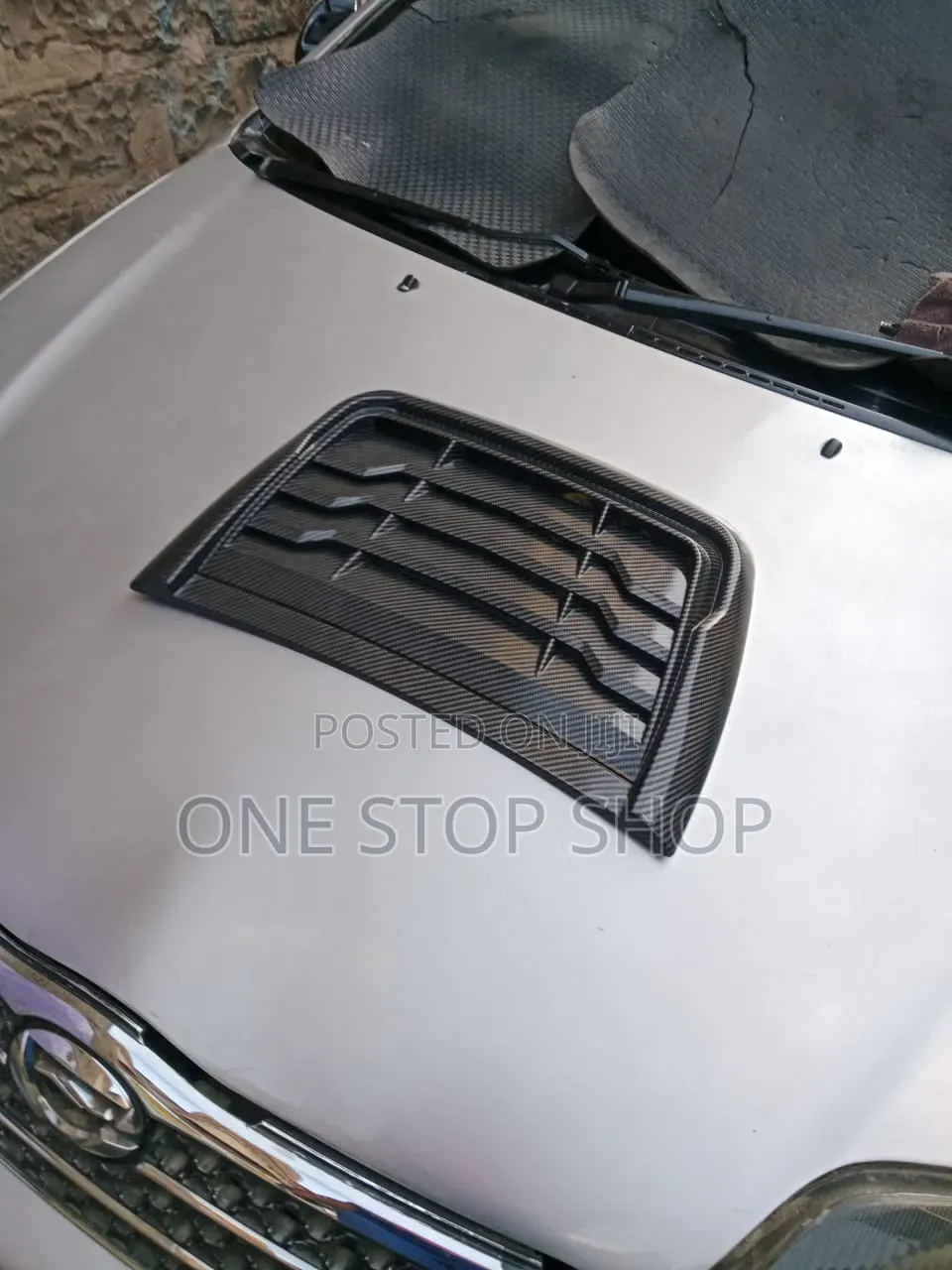 Carbon Finish Bonnet Scoop Design to Stick on Car Hood for Styling