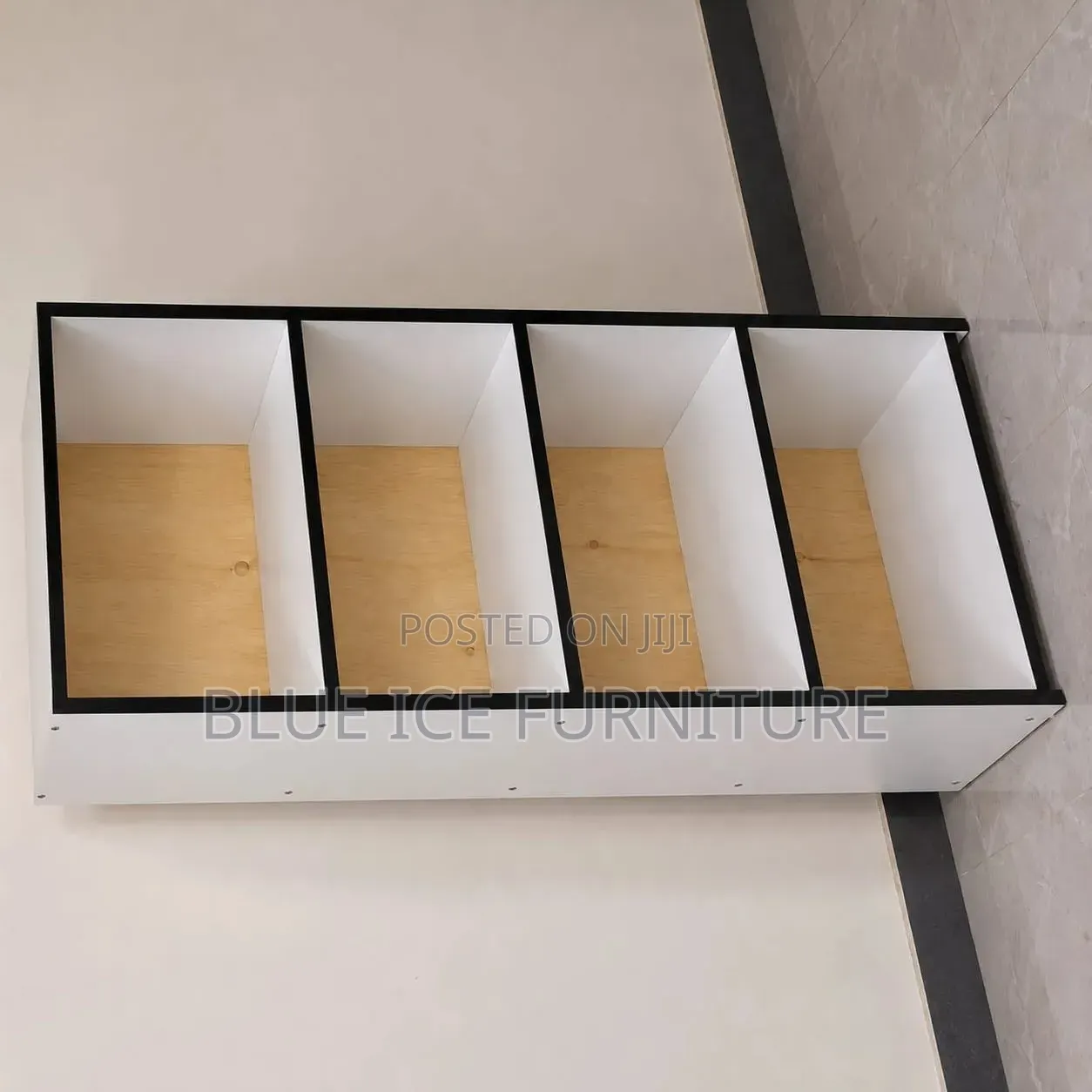 Modern Wooden Display Shelf With 4-Tier