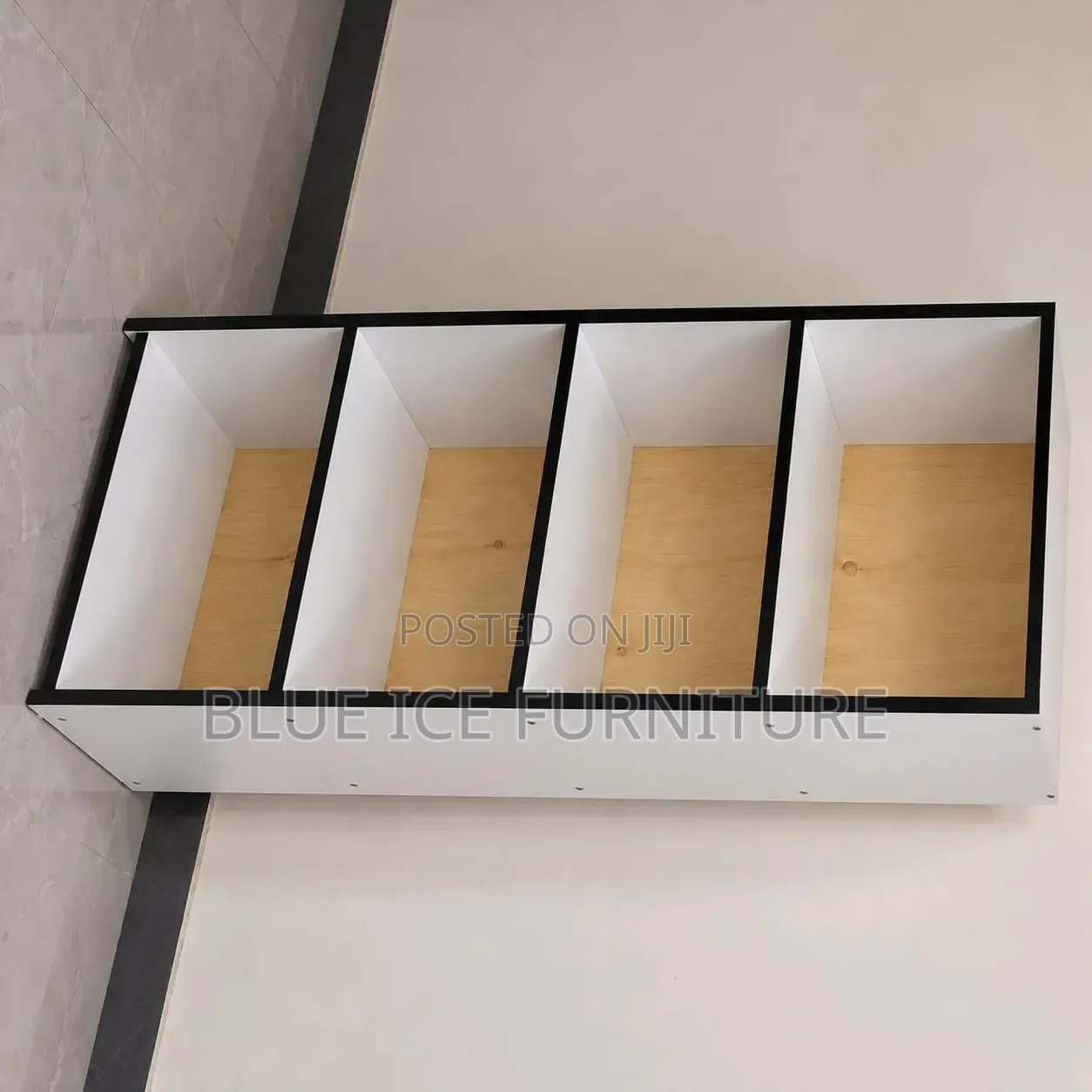 Modern Wooden Display Shelf With 4-Tier