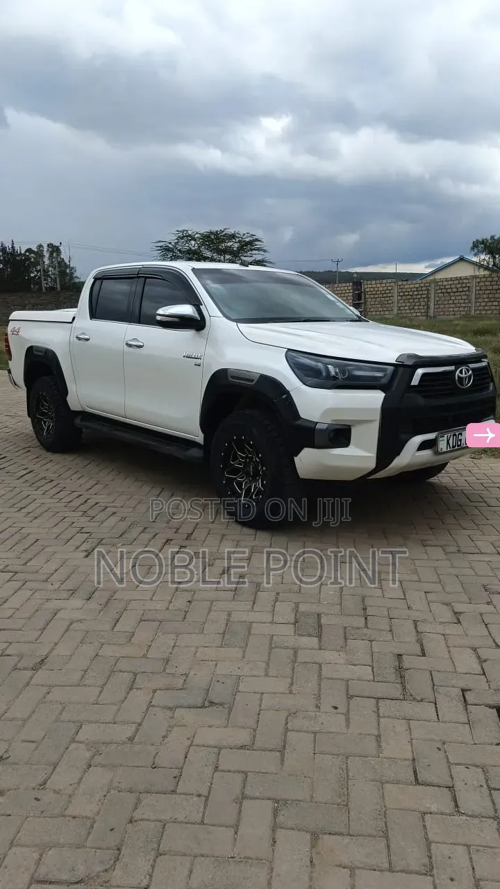 Toyota Hilux 2016 White