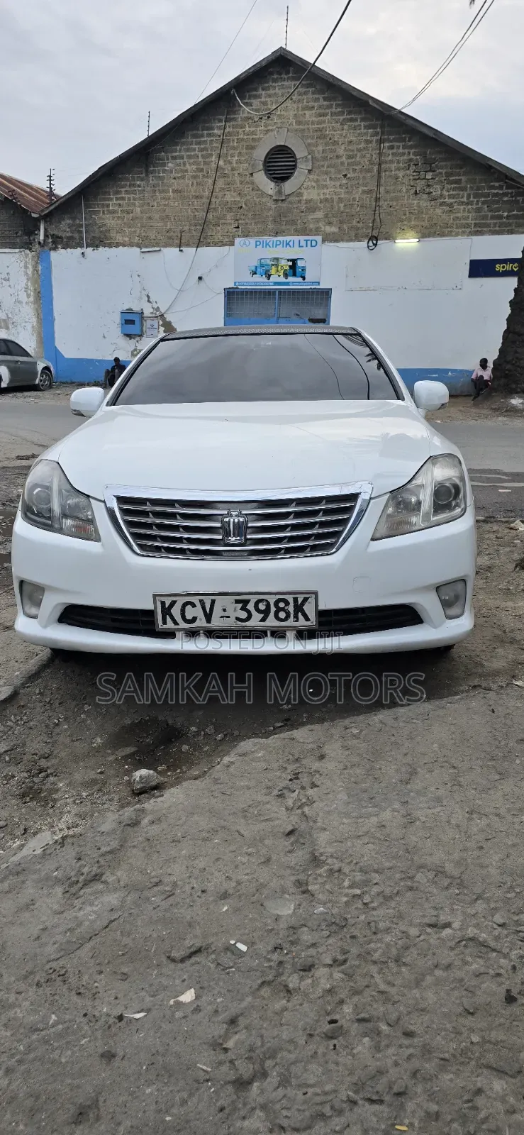 Toyota Crown 2013 White