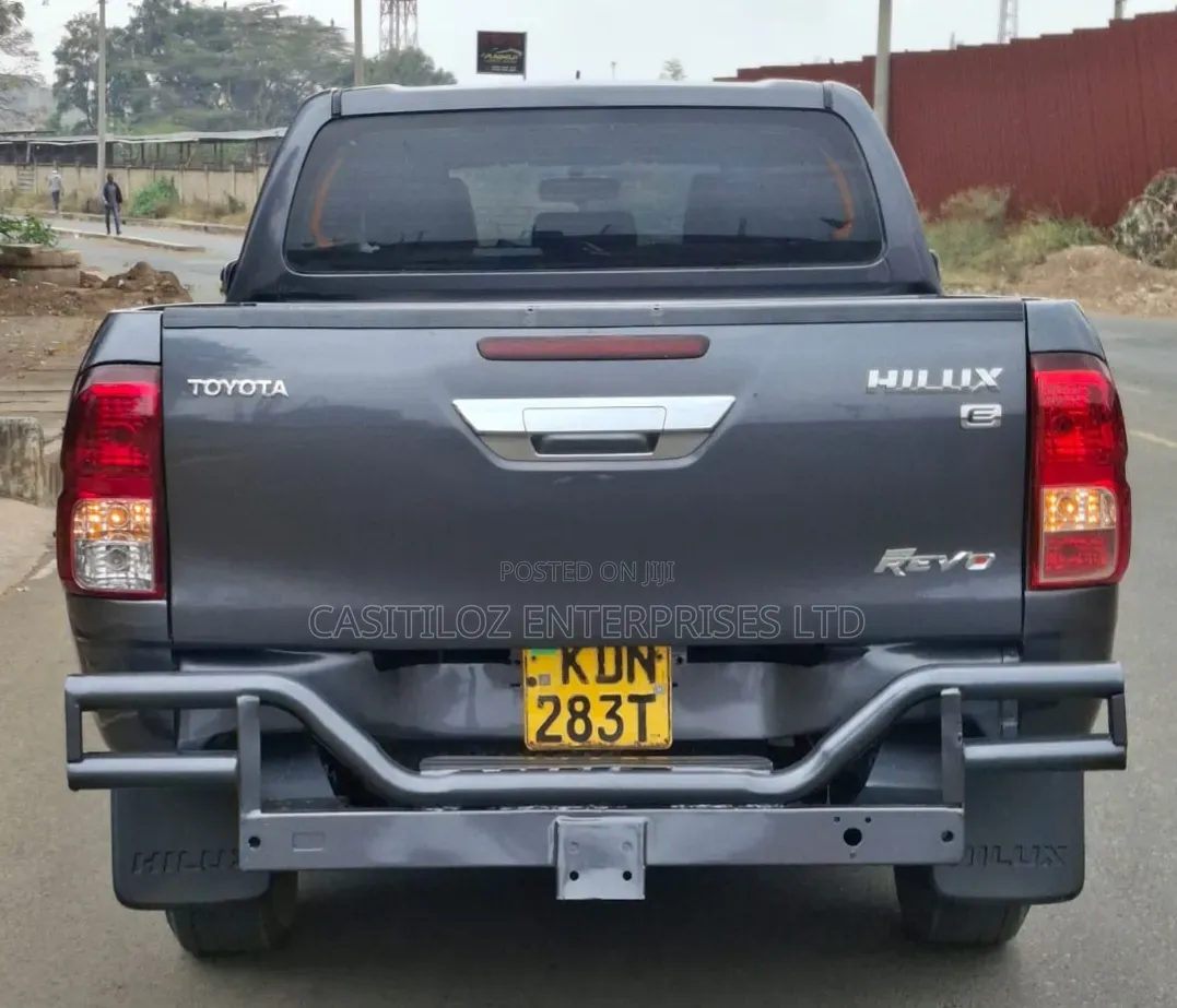 Toyota Hilux 2016 Gray