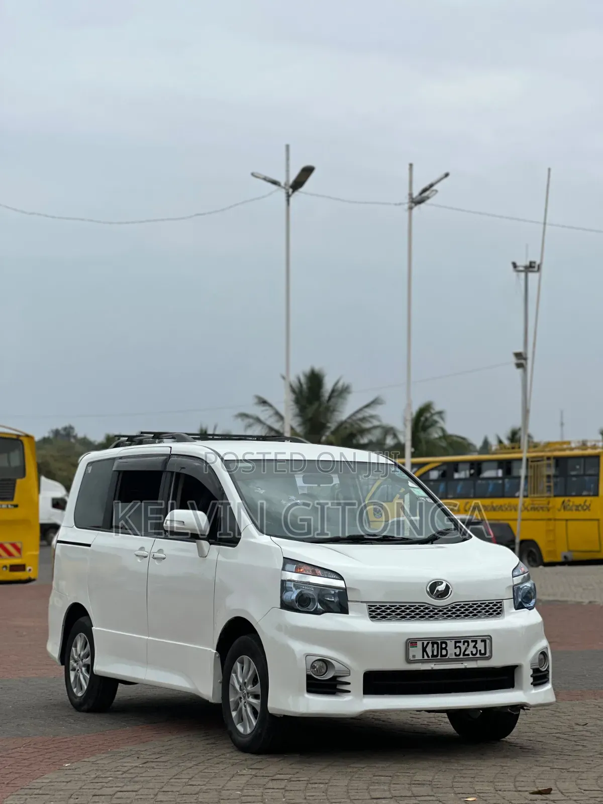 Toyota Noah 2014 White