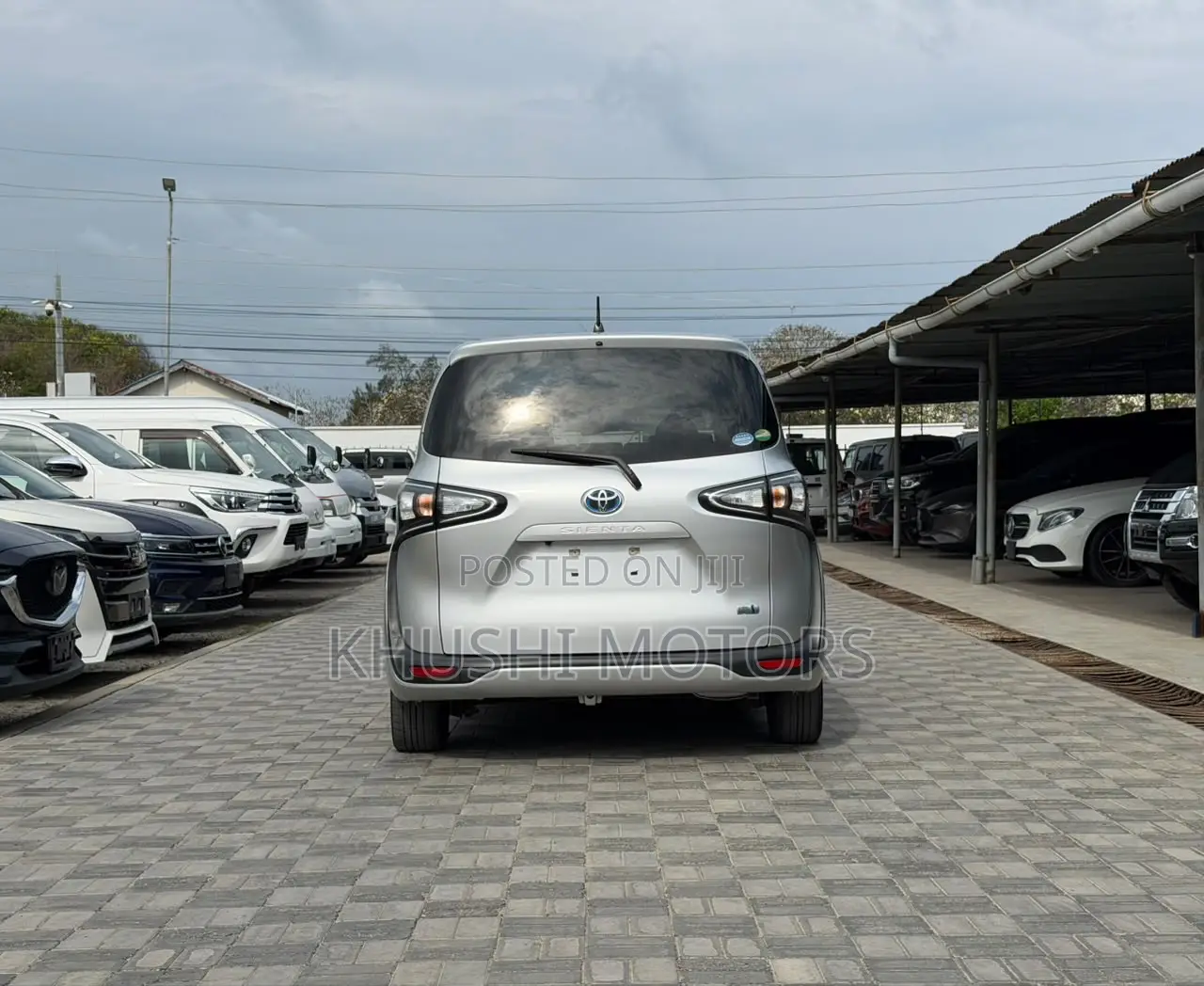 Toyota Sienta 2019 Silver