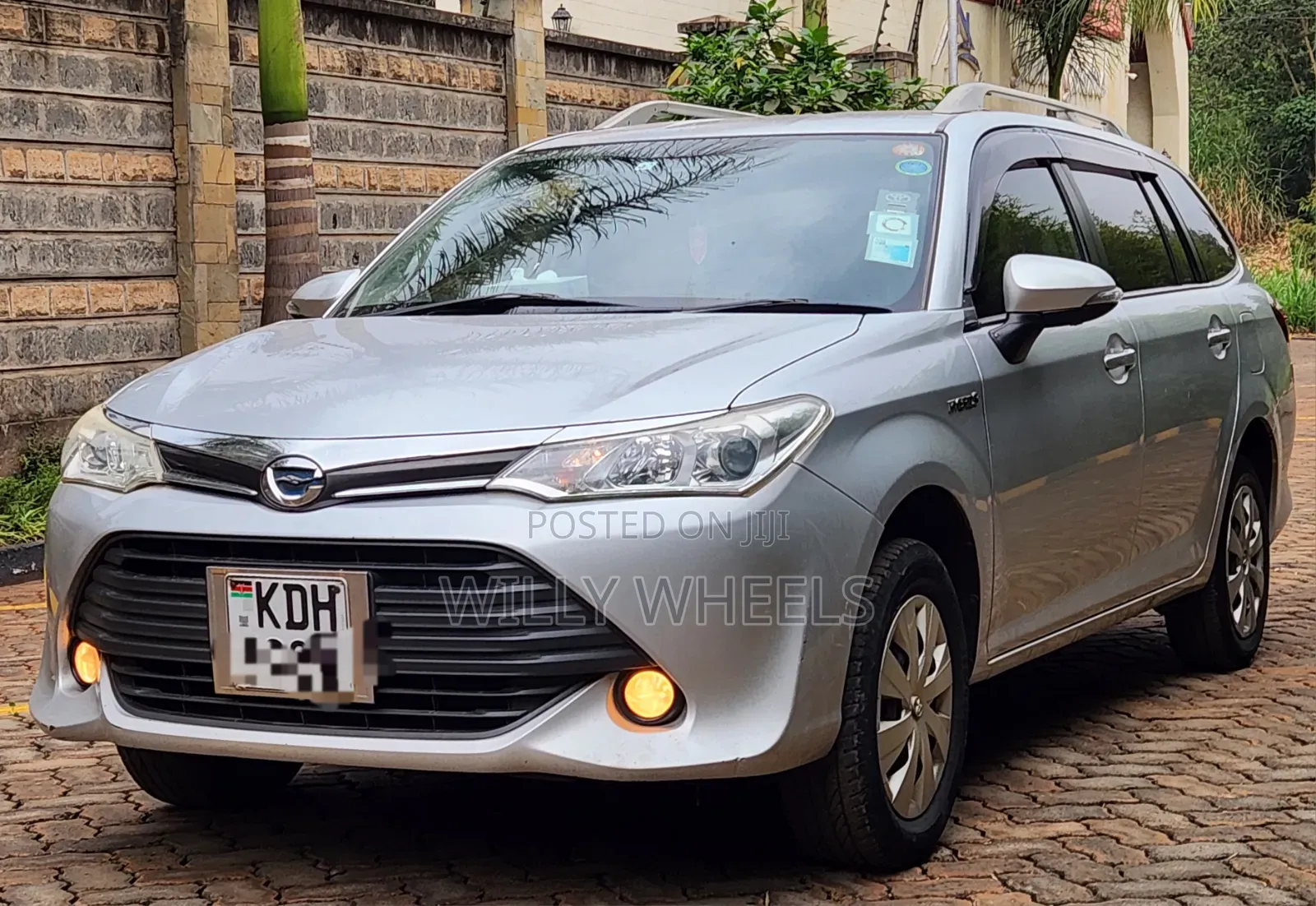 Toyota Corolla Fielder 1.5 Hybrid FWD 2017 Silver