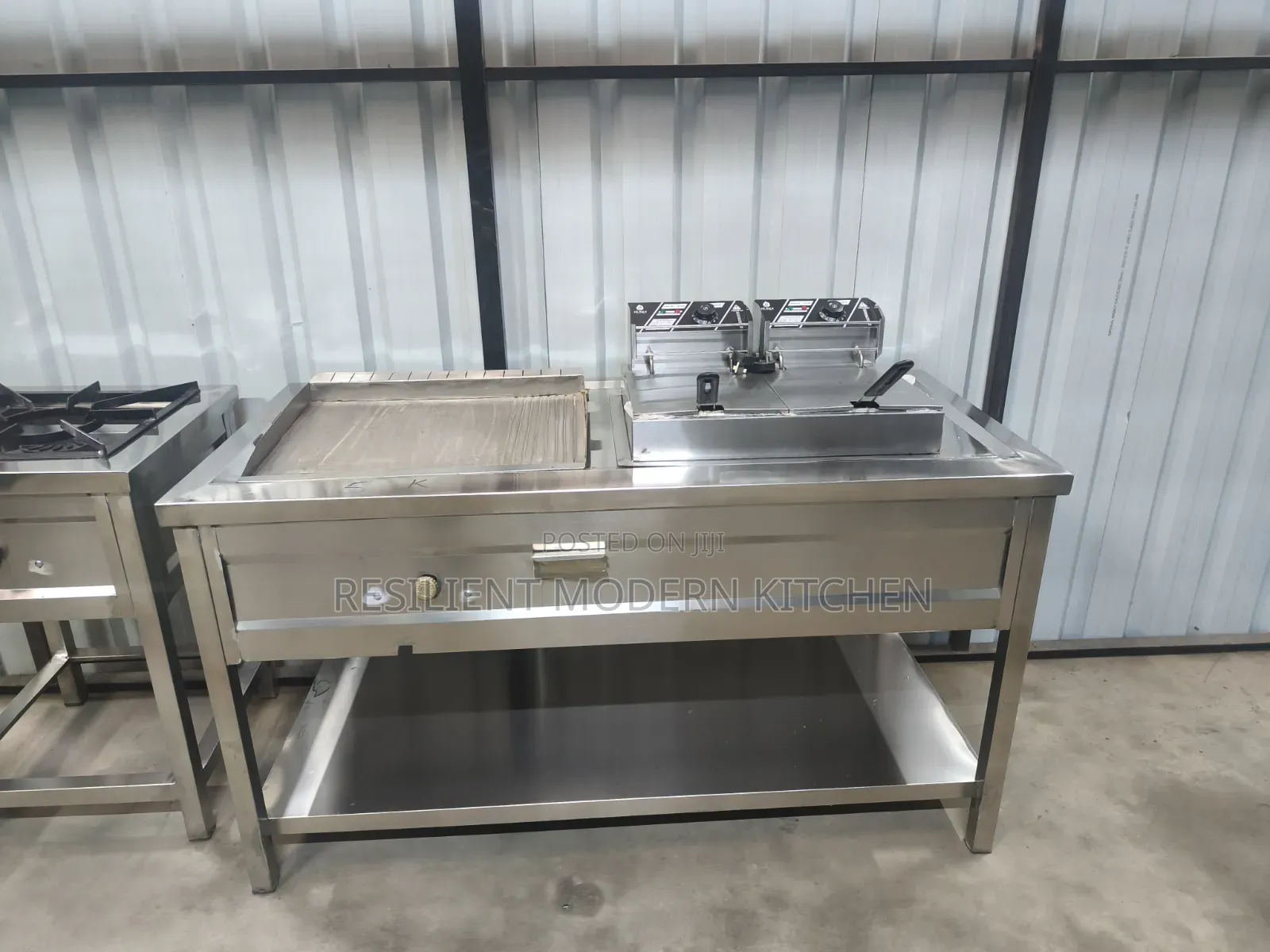 Combined Griddle and a Fryer