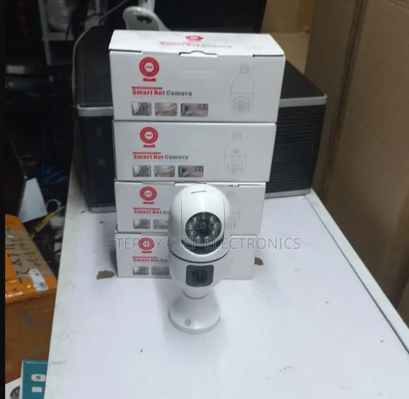 Intelligent 360 Degree View Dual Lens PTZ WiFi Bulb Camera