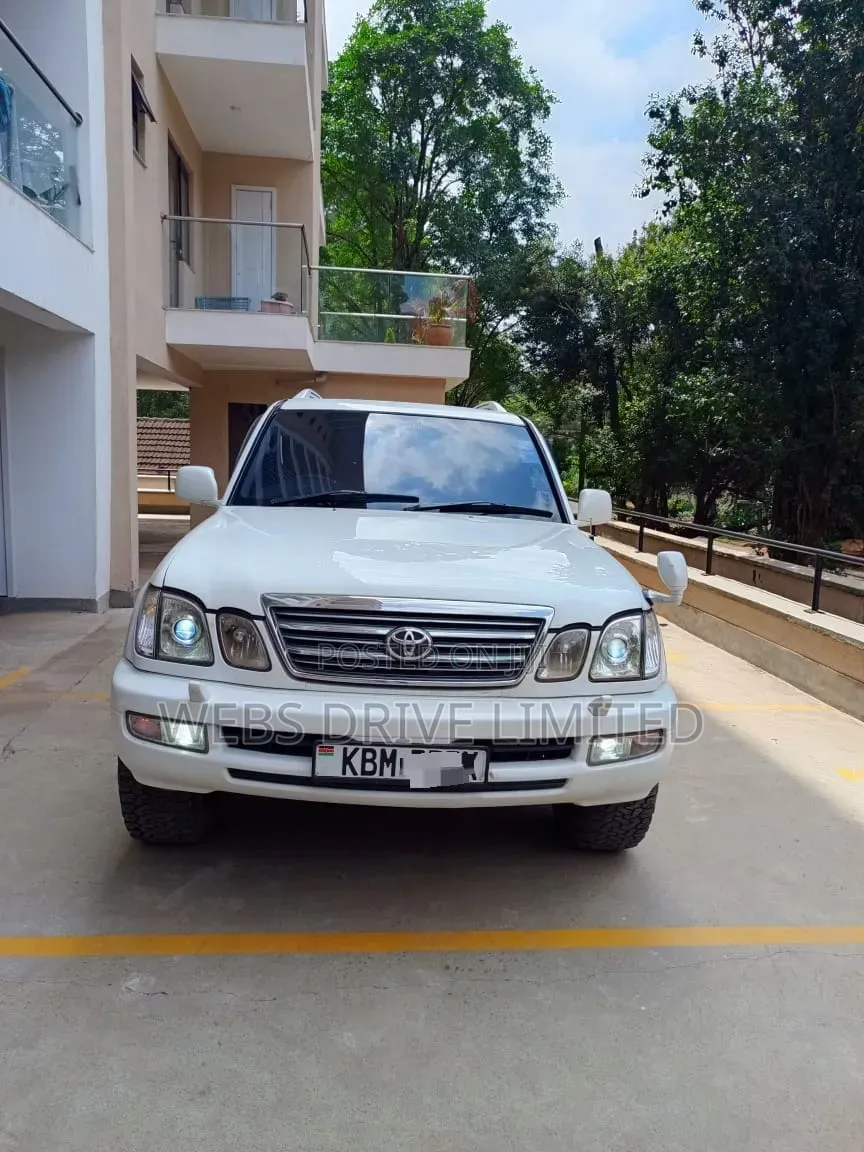 Toyota Land Cruiser 2006 White