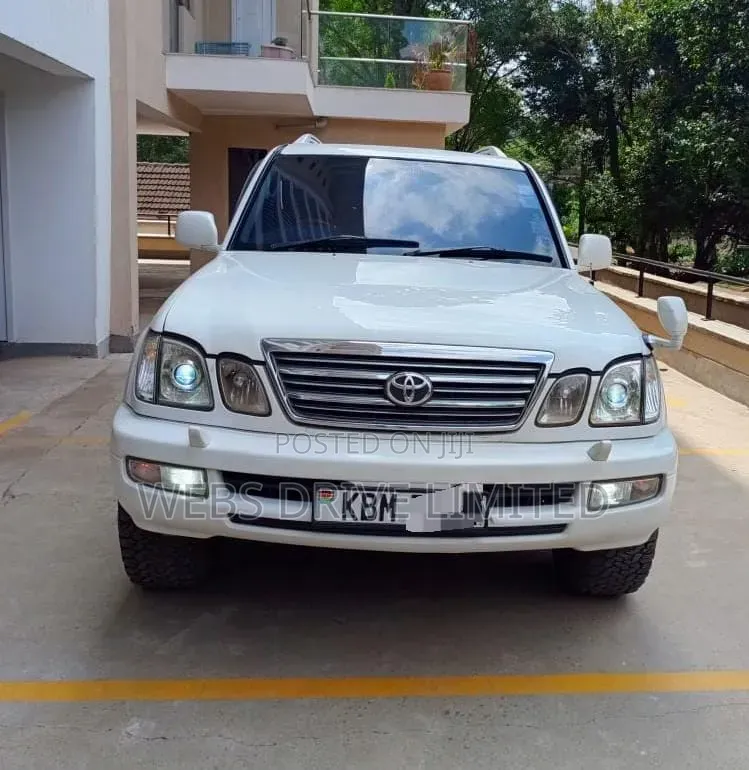 Toyota Land Cruiser 2006 White