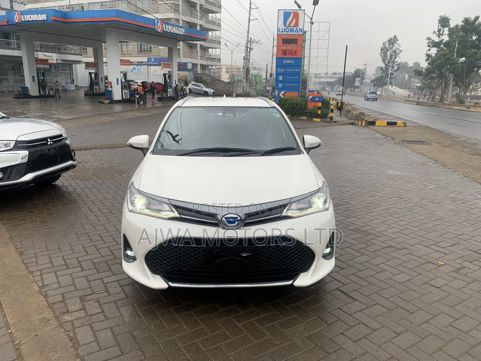 Toyota Corolla Fielder 1.5 Hybrid FWD 2019 White