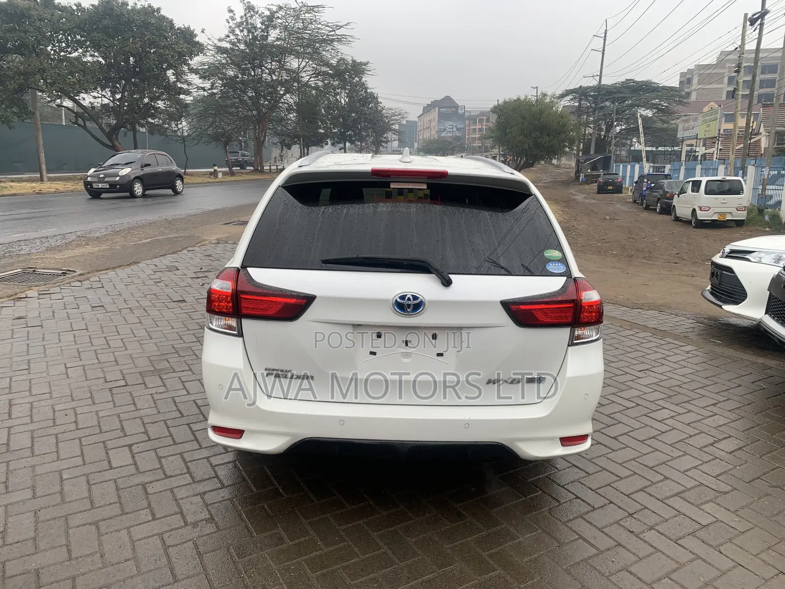 Toyota Corolla Fielder 1.5 Hybrid FWD 2019 White