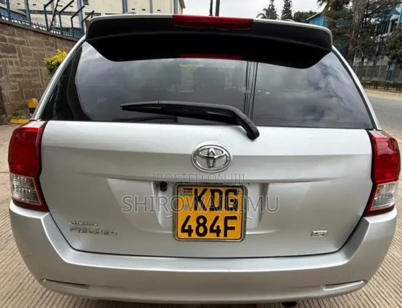 Toyota Corolla Fielder 2014 Silver