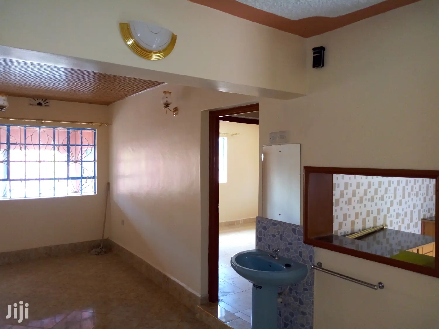 3bdrm Mansion in Kiamunyi, Nakuru Town East for sale