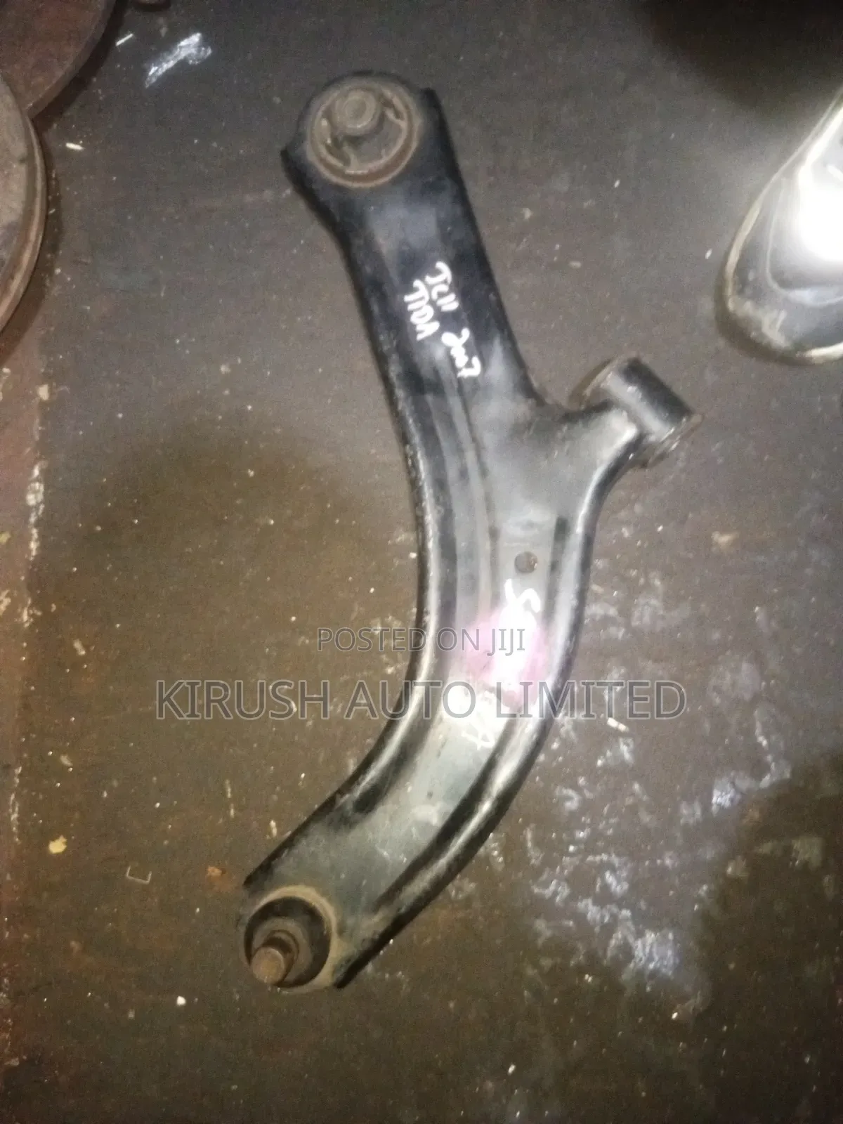 Nissan Tiida Control Arm