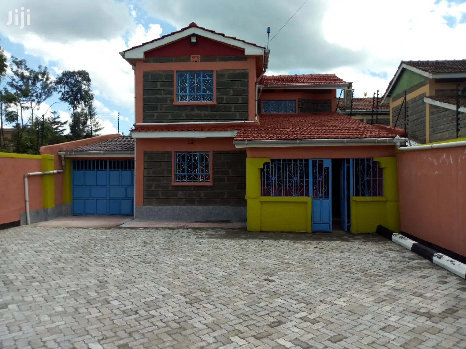 3bdrm Mansion in Kiamunyi, Nakuru Town East for sale