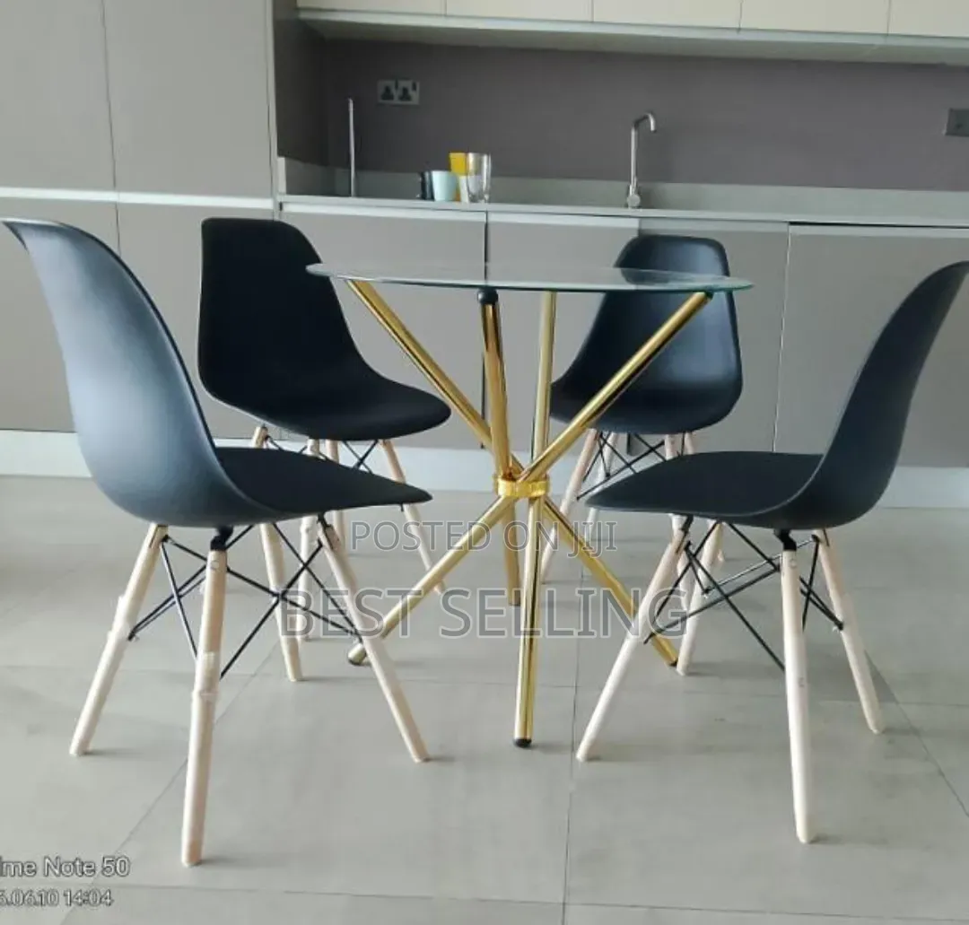 Elegant Stylish 4 Seats Round Table Dinning Set