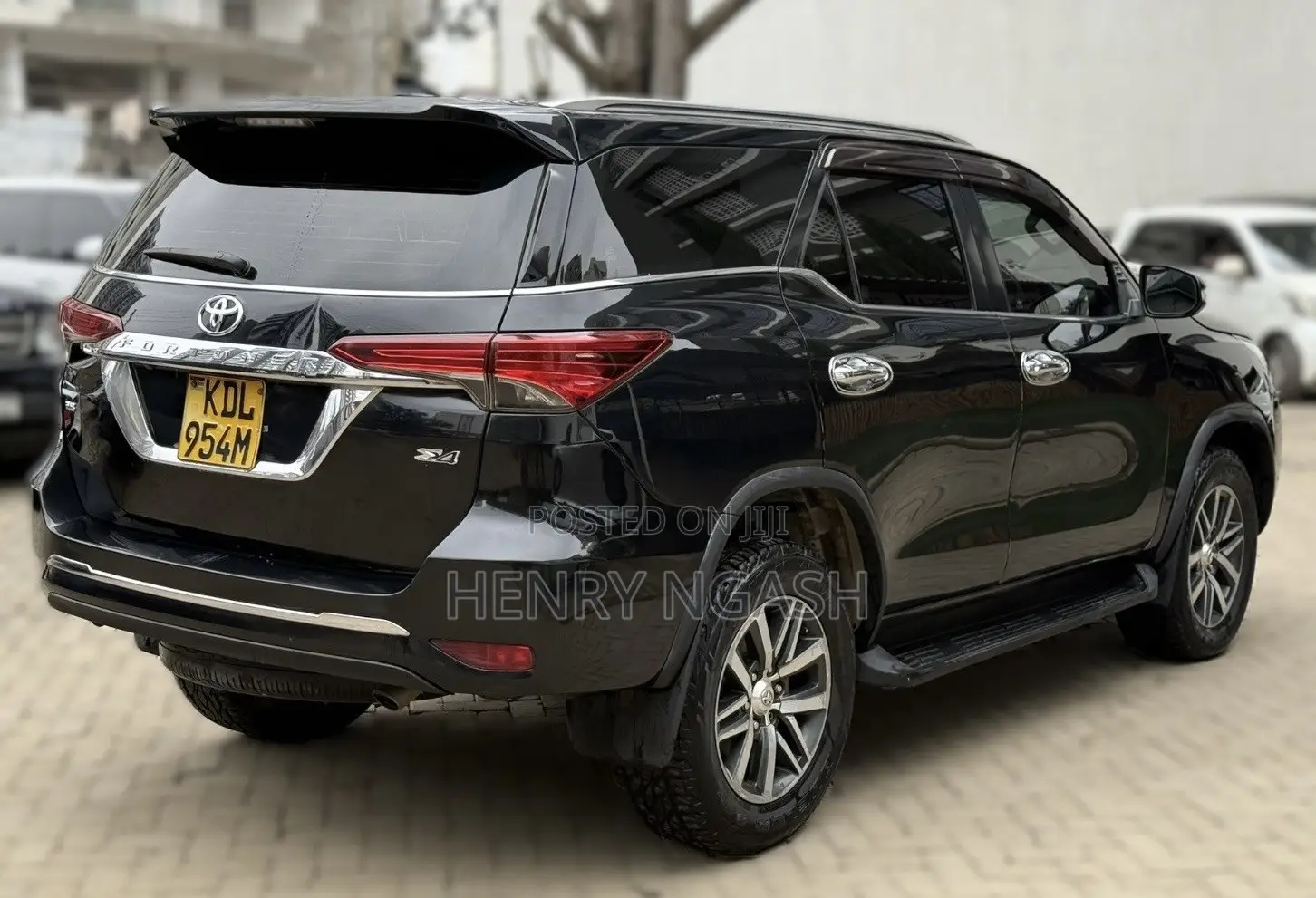 Toyota Fortuner 2016 Black