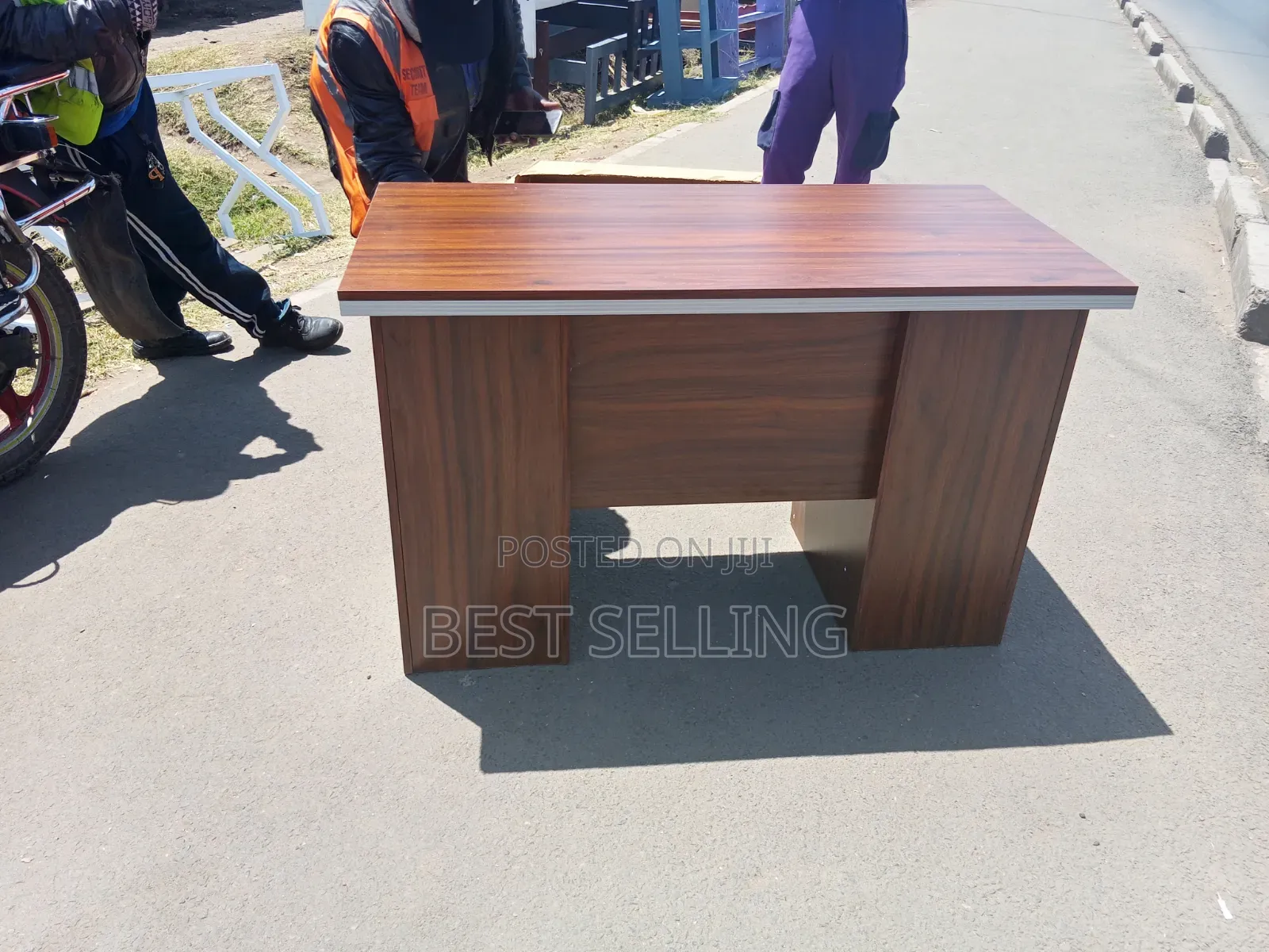 Simple Modern Executive Office Desk 1.2 MTRS