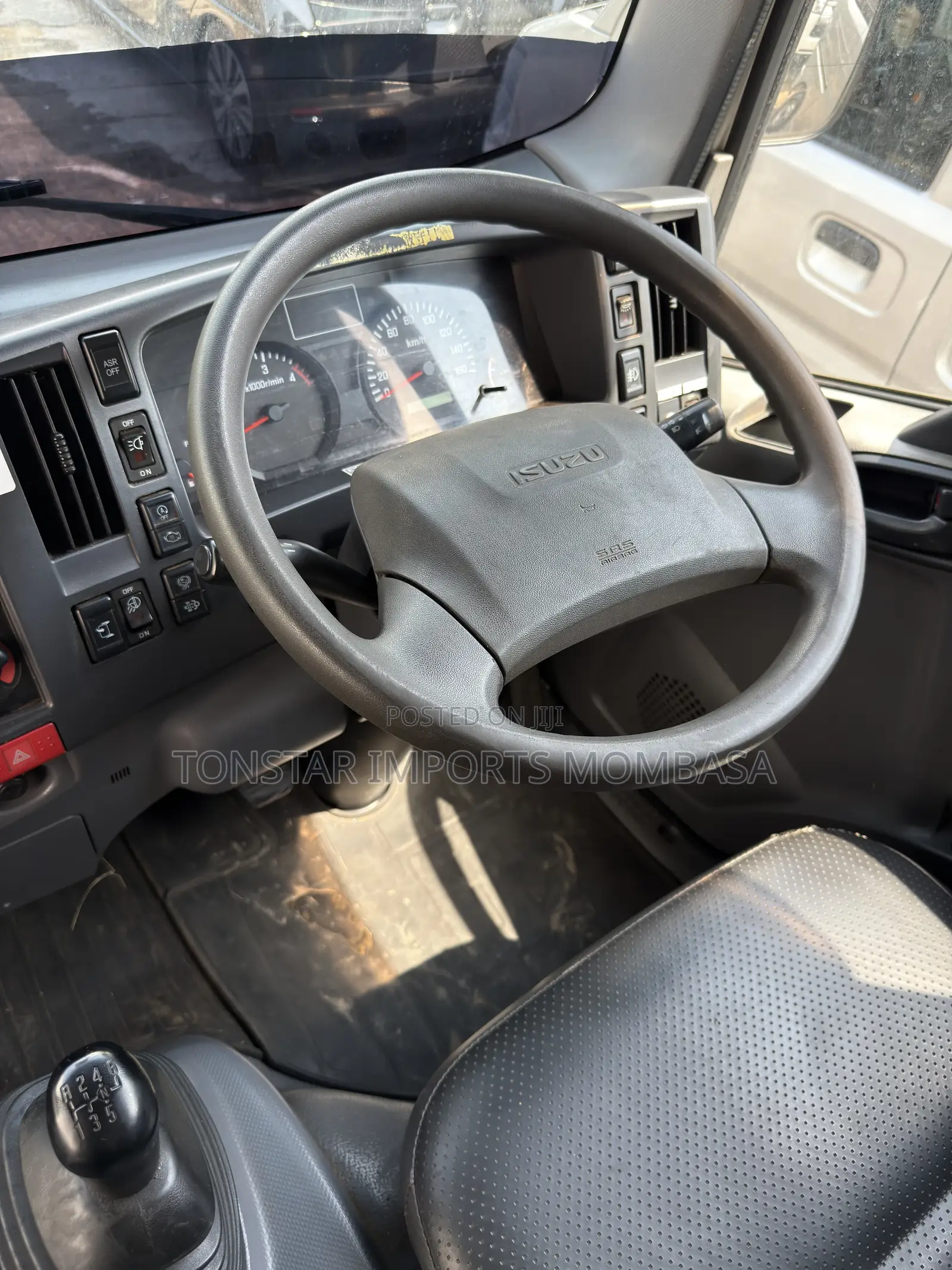 ISUZU Refrigerator Truck