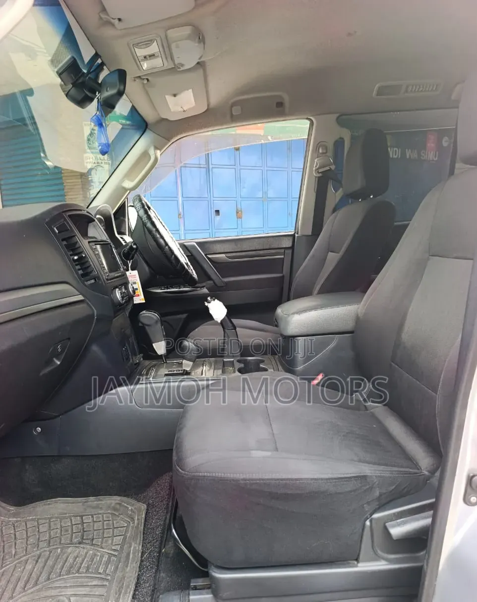 Mitsubishi Pajero 2013 Silver